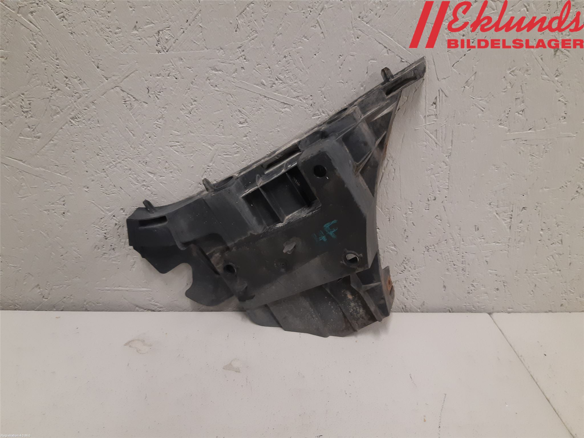 Volvo V70 08-13 Stötfångarfäste Fram Hö