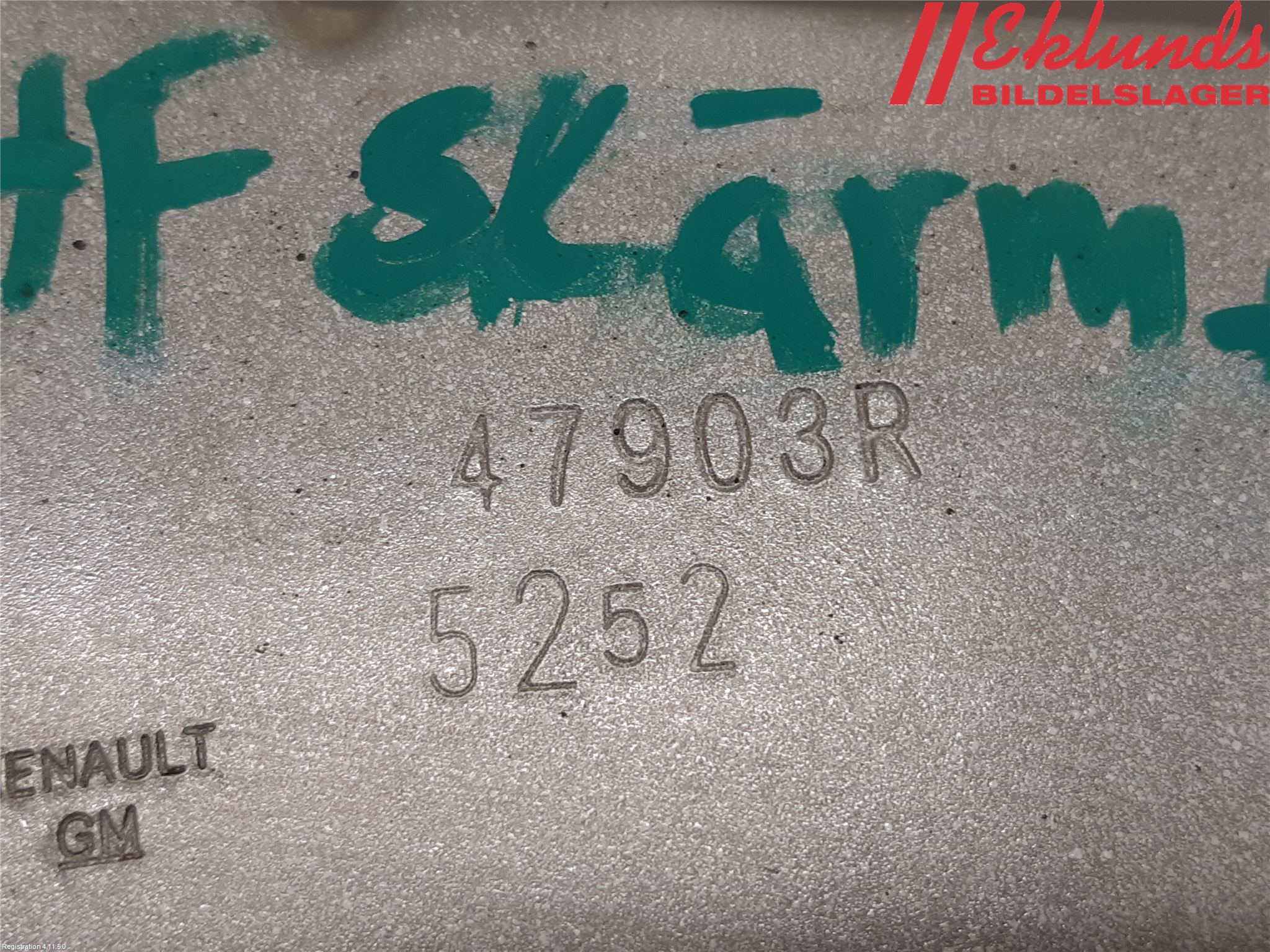 Renault TRAFIC/E-TECH 15- Skärmfäste Fram Hö