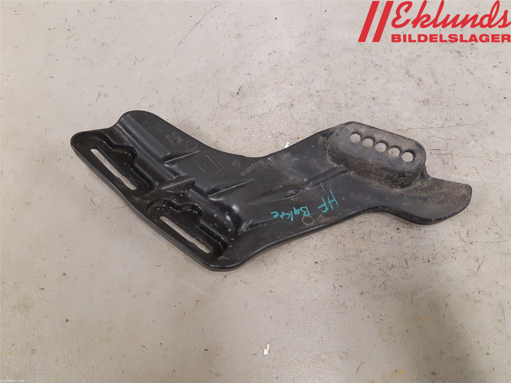 Peugeot 208 12-15 Skärmfäste Fram Hö