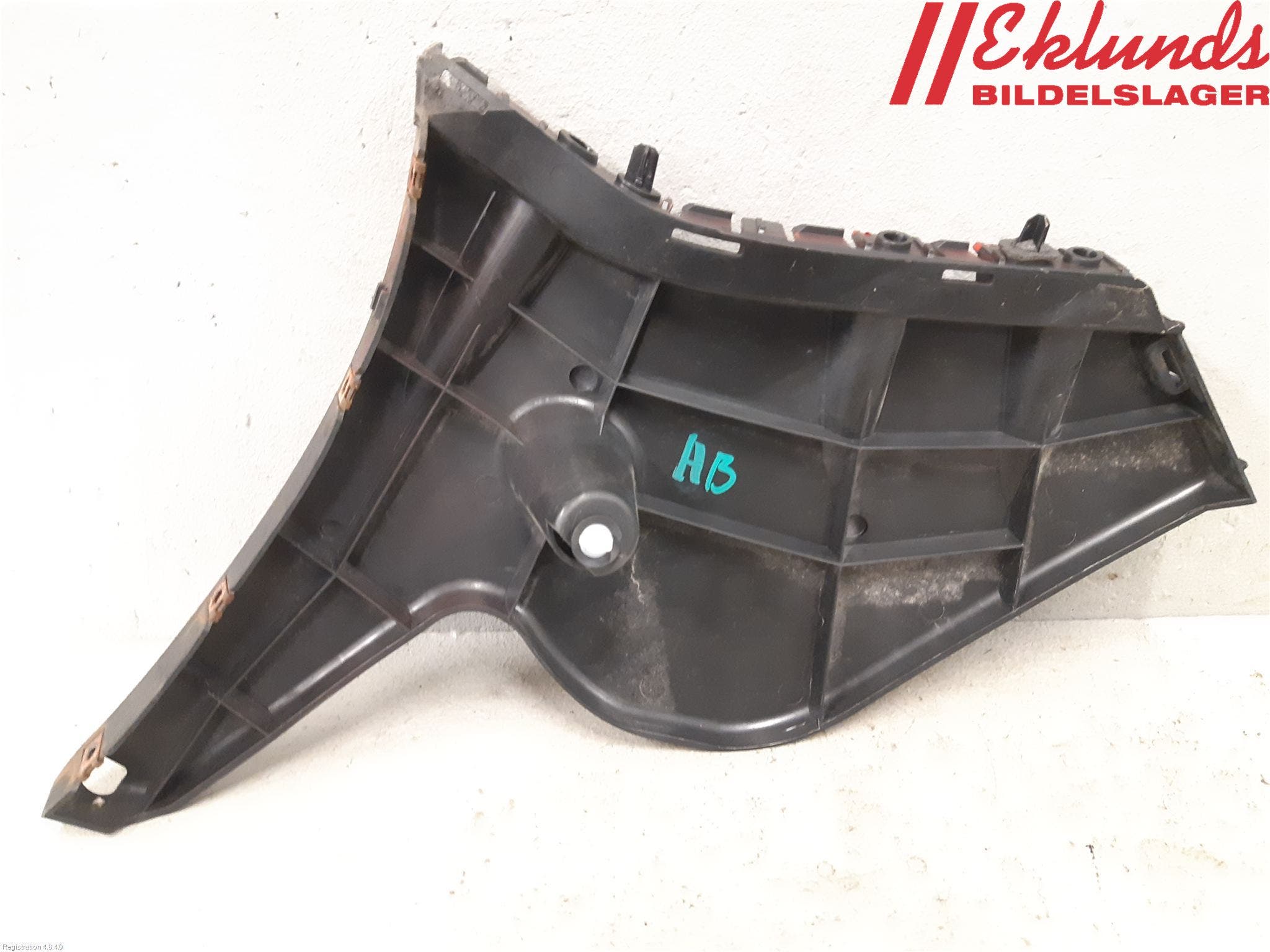 Volvo V60 11-13 Stötfångarfäste Bak Hö