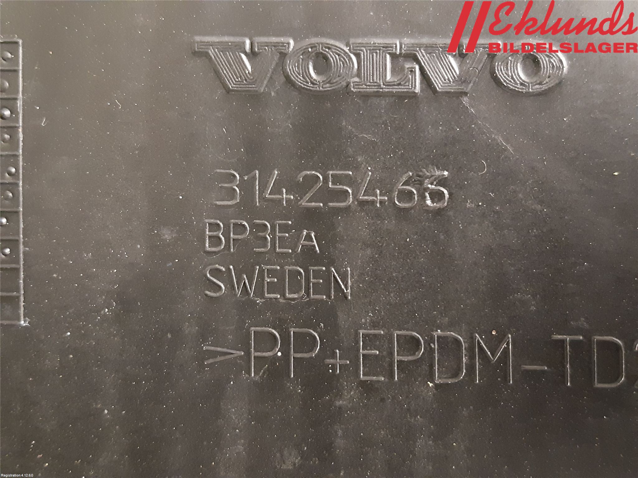 Volvo V60 CROSS COUNTRY 16-18 Stötfångarfäste Bak Hö