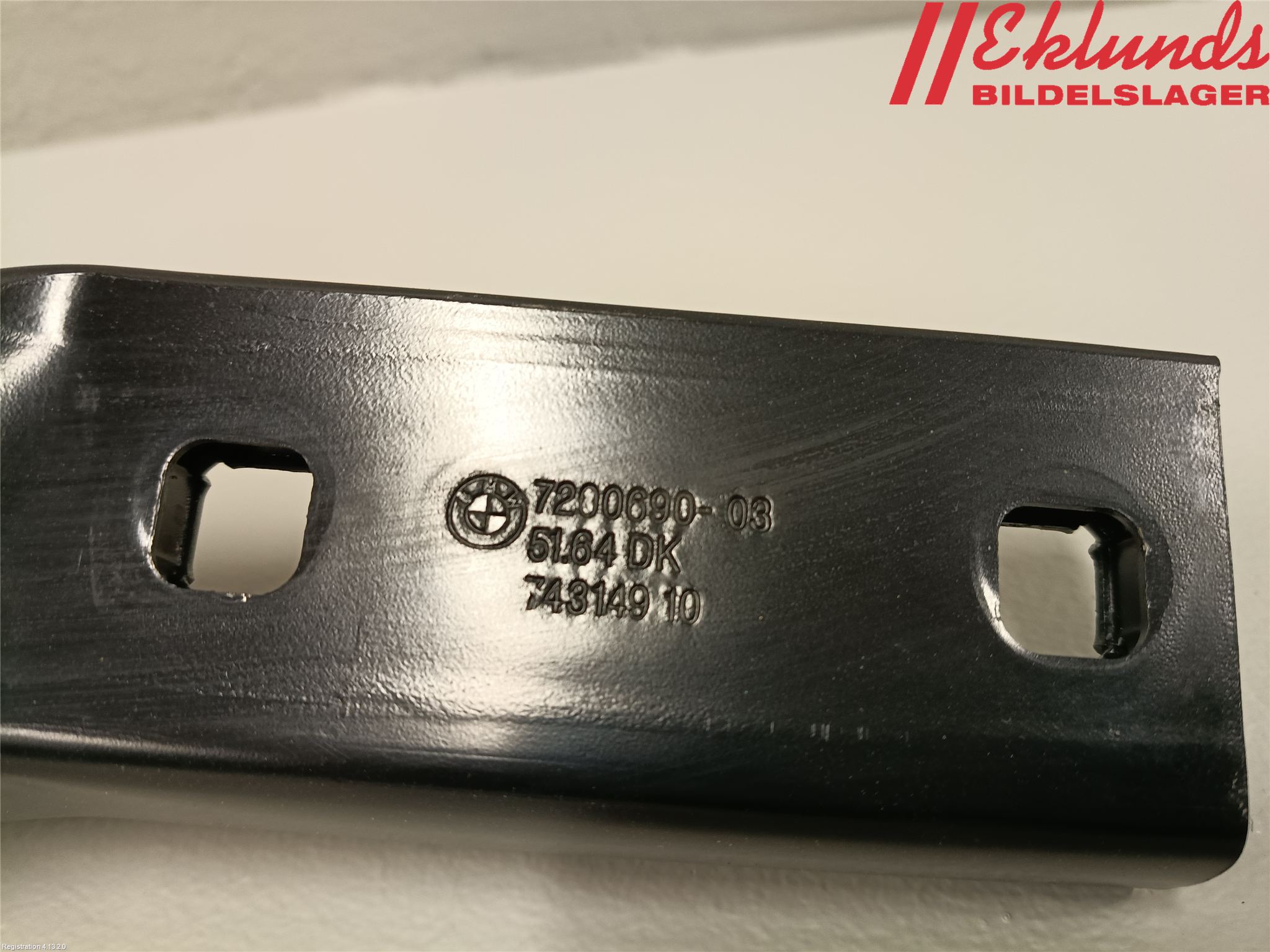 BMW 5 F10/F11/F18 09-17 Front Huvlåsplåt-Balk