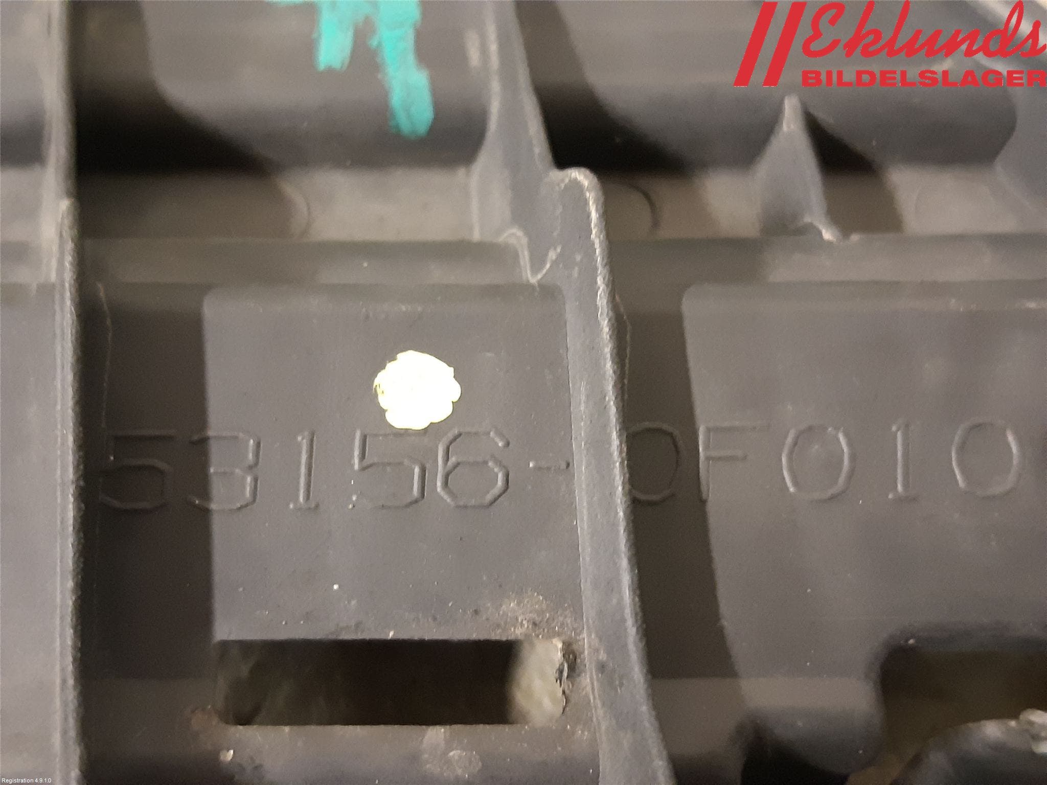 Toyota VERSO 09-18 Grilldel Vänster