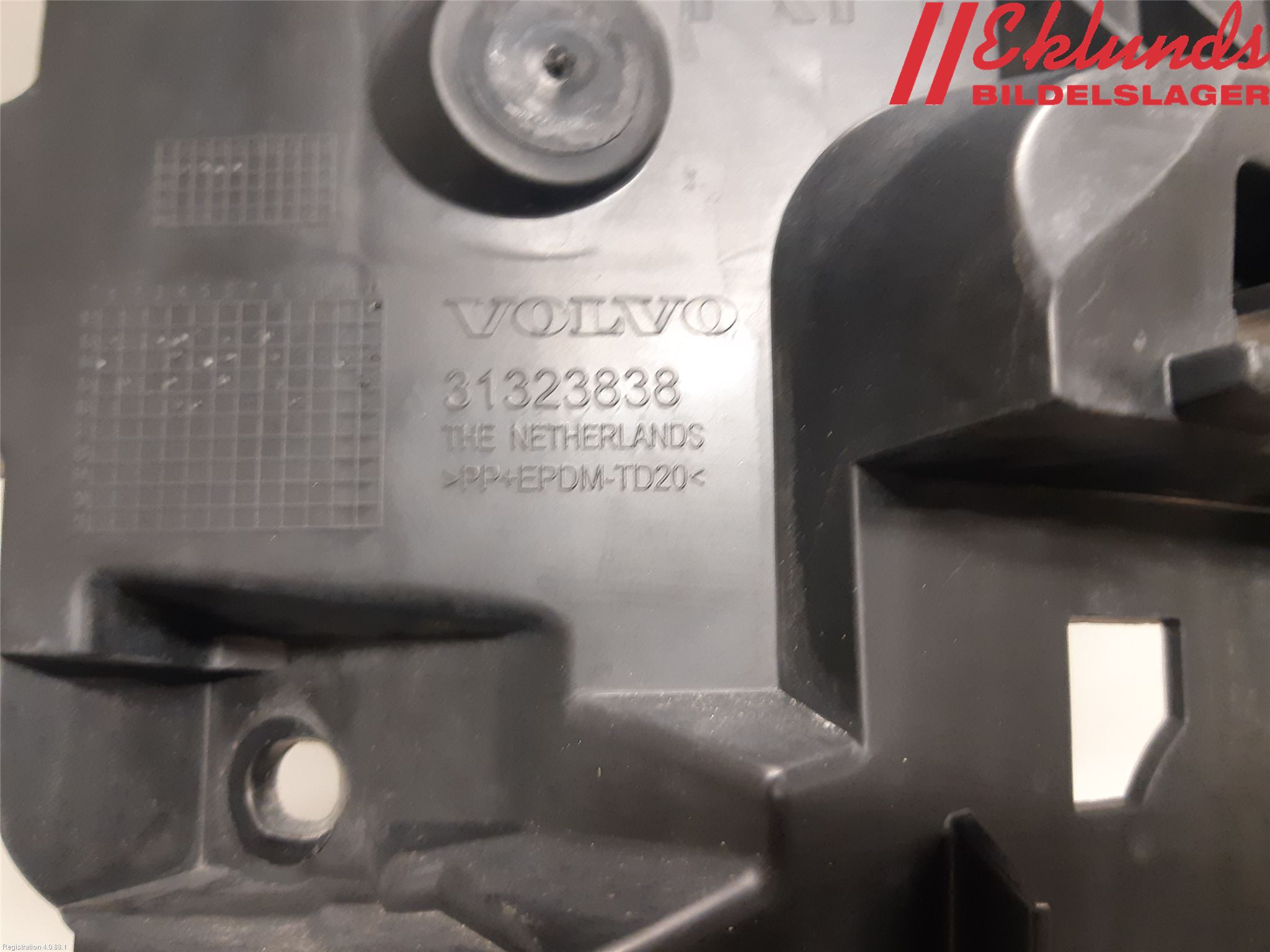 Volvo S60 14-18 Stötfångarfäste Bak Hö