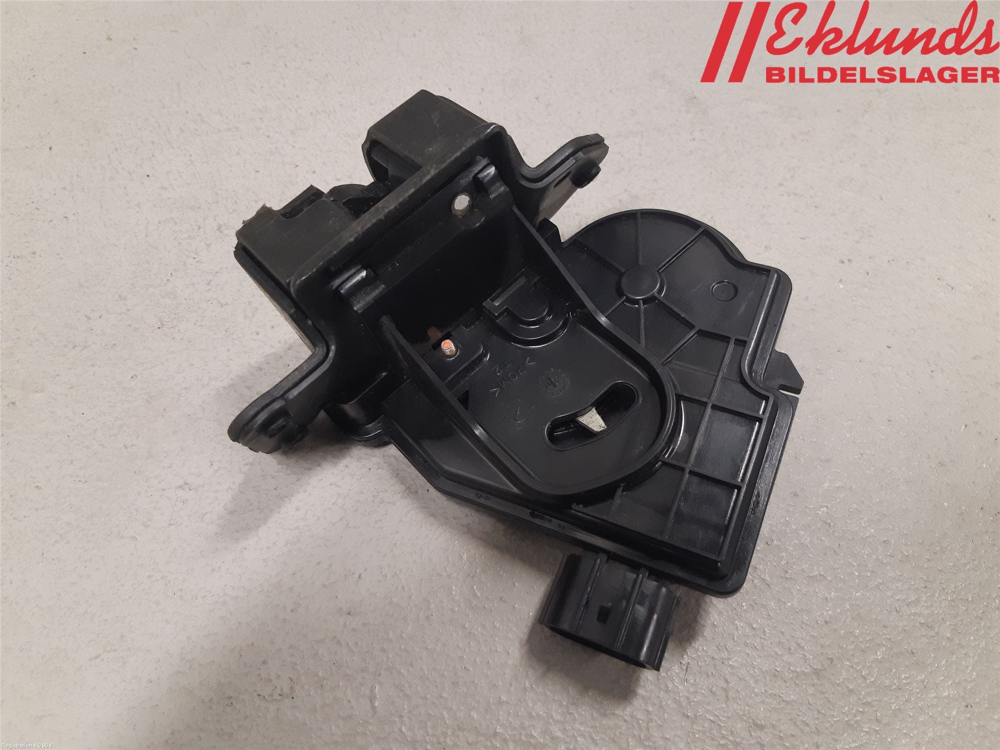 Toyota AVENSIS 09-15 Låskista Baklucka