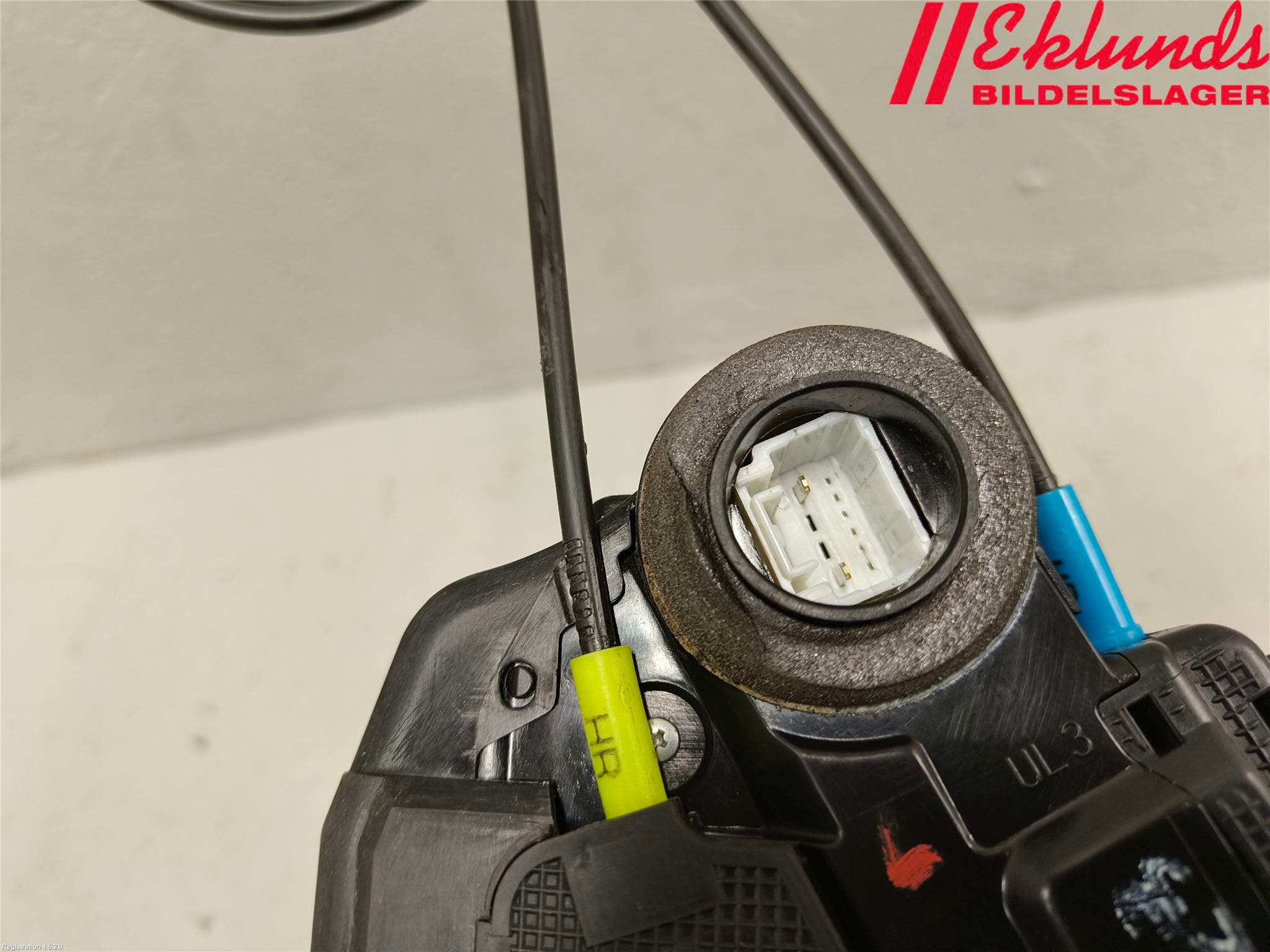 Toyota AURIS 10-12 Låskista-Dörrlås