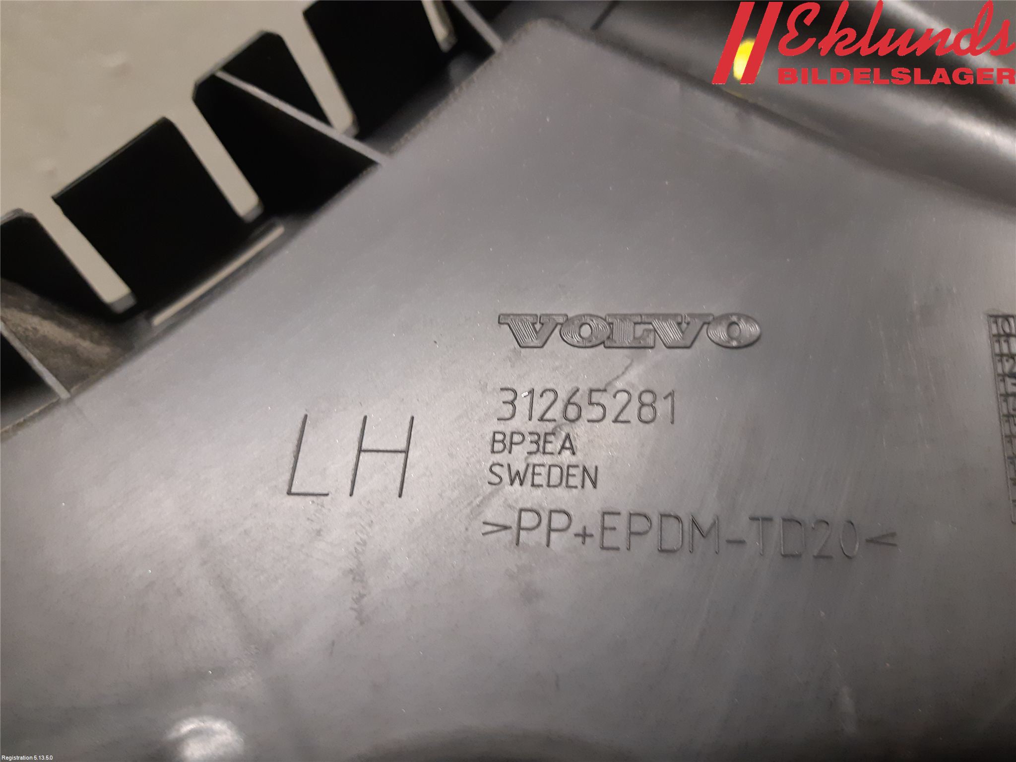Volvo V60 11-13 Stötfångarfäste Bak Vä