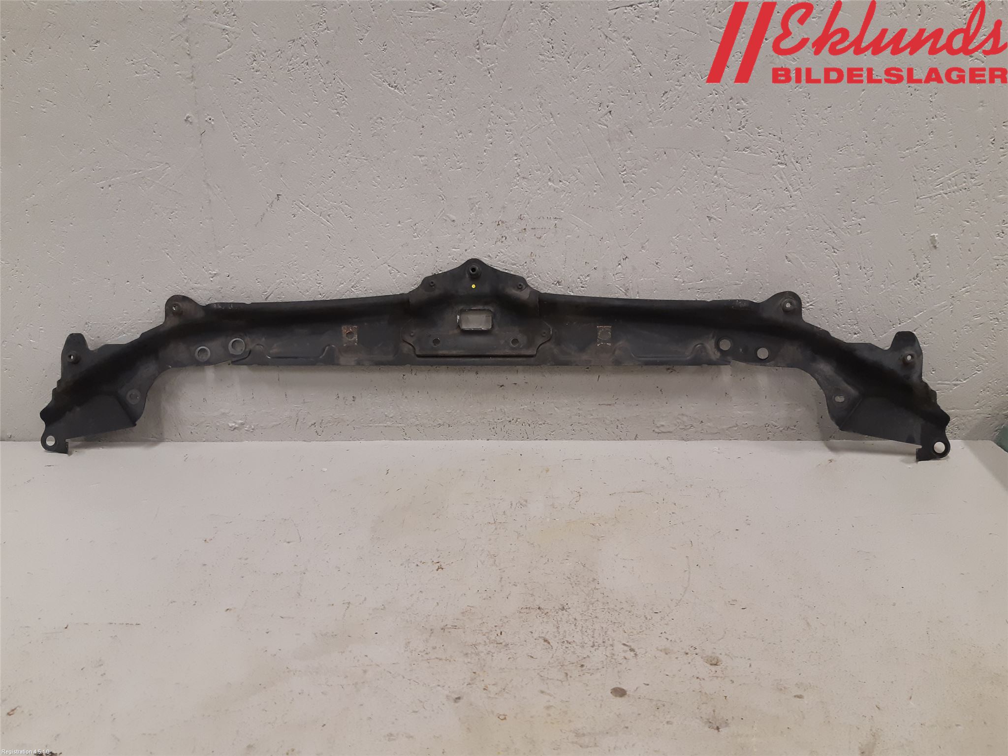 BMW 5 E60/61 Sed/Tou 02-10 Frontplåt