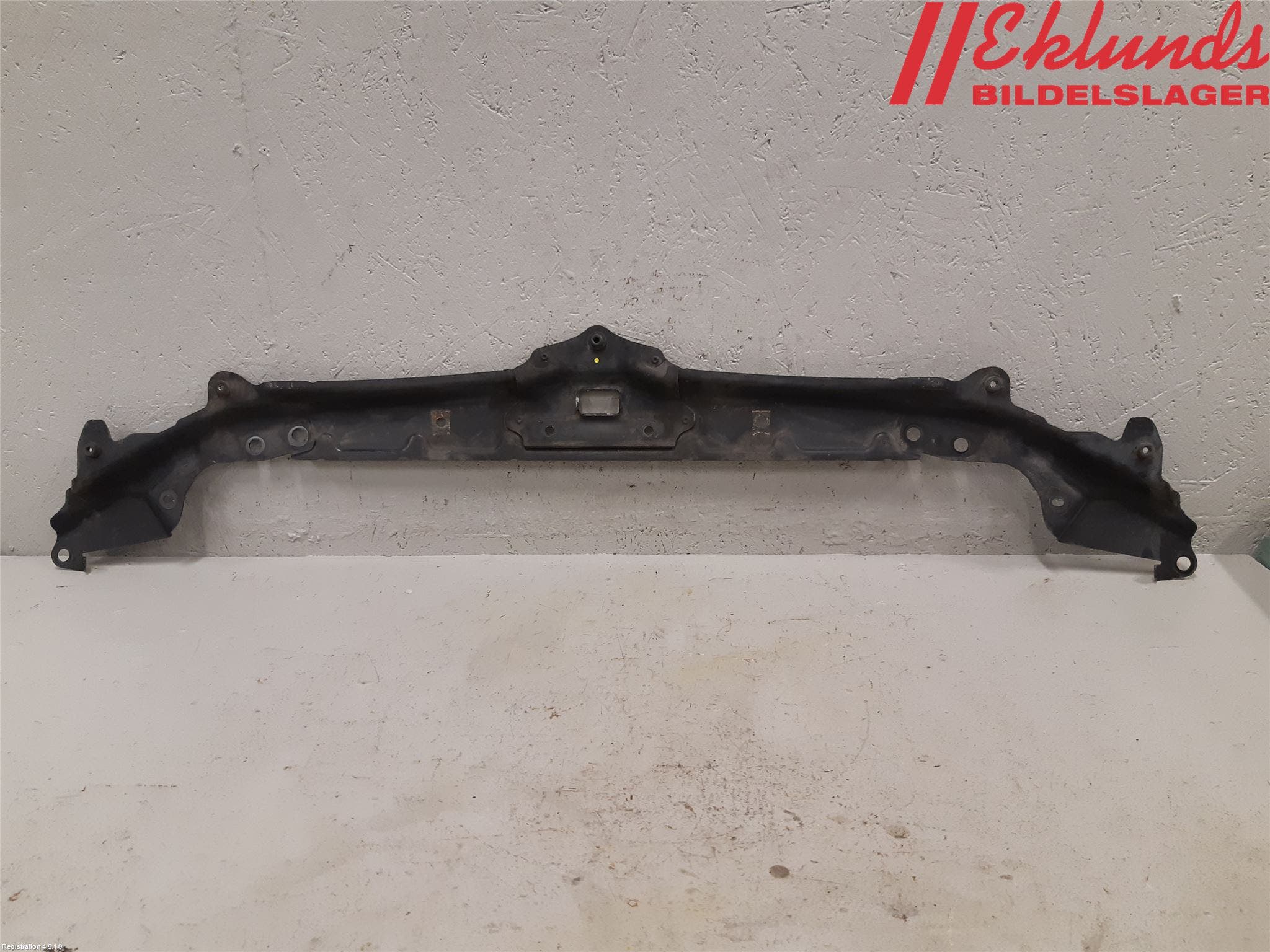 BMW 5 E60/61 Sed/Tou 02-10 Frontplåt