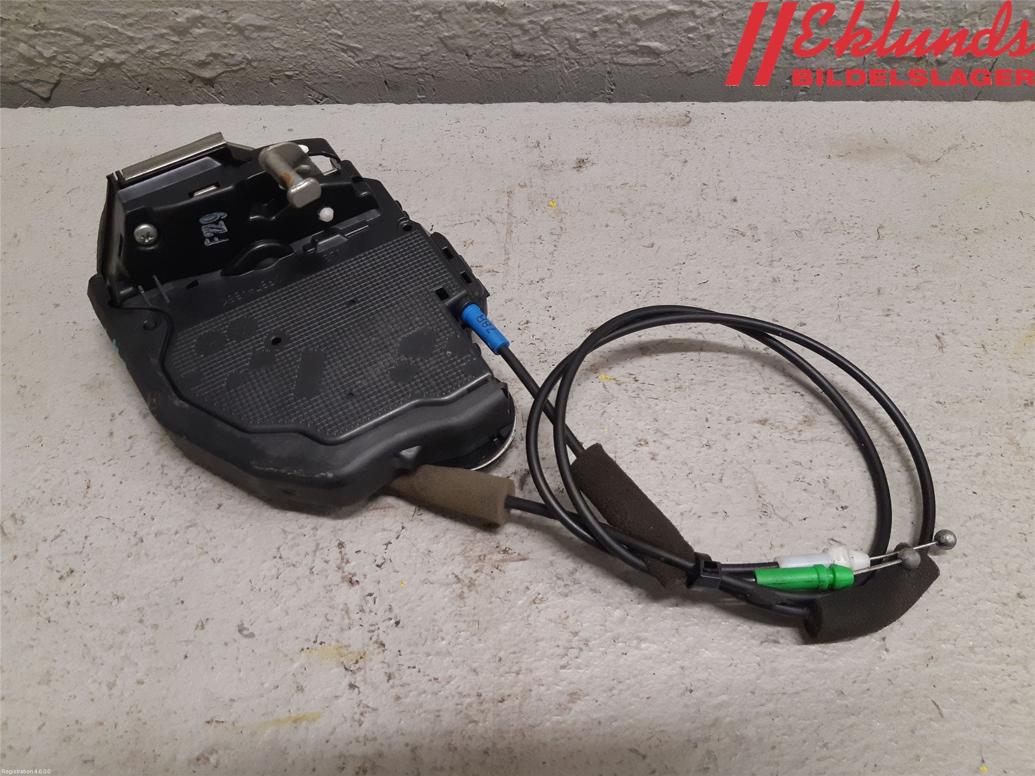 Toyota AVENSIS 09-15 Låskista-Dörrlås