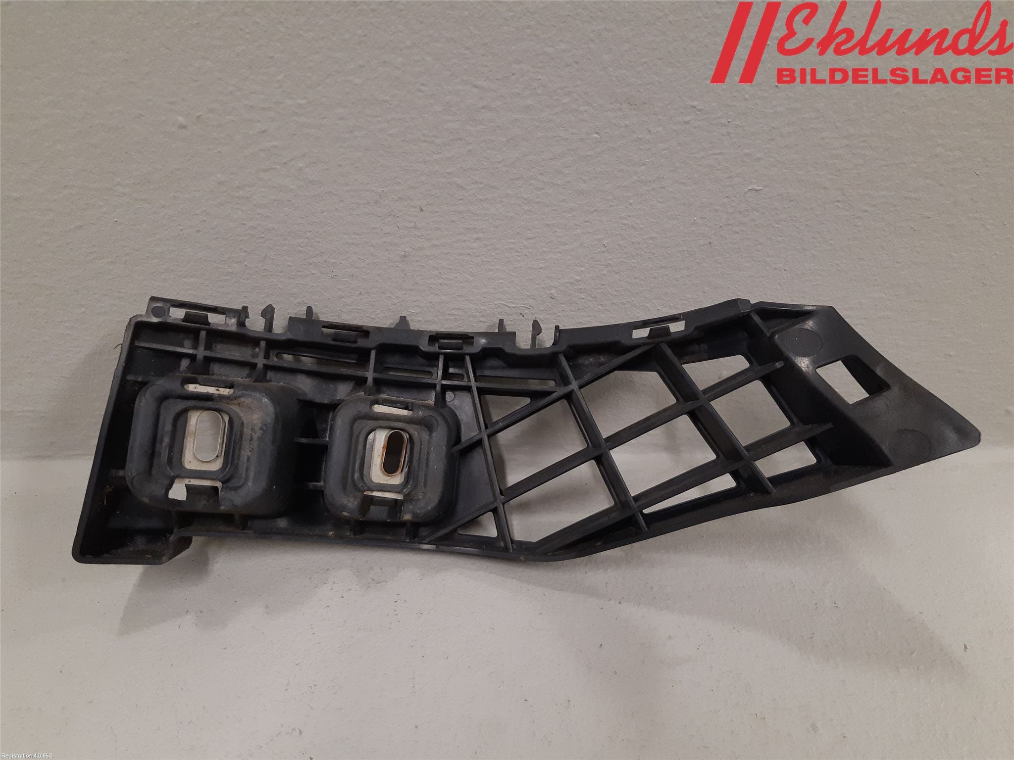 Mercedes-Benz MB E-KLASS (W212) 09-16 Stötfångarfäste Bak Vä