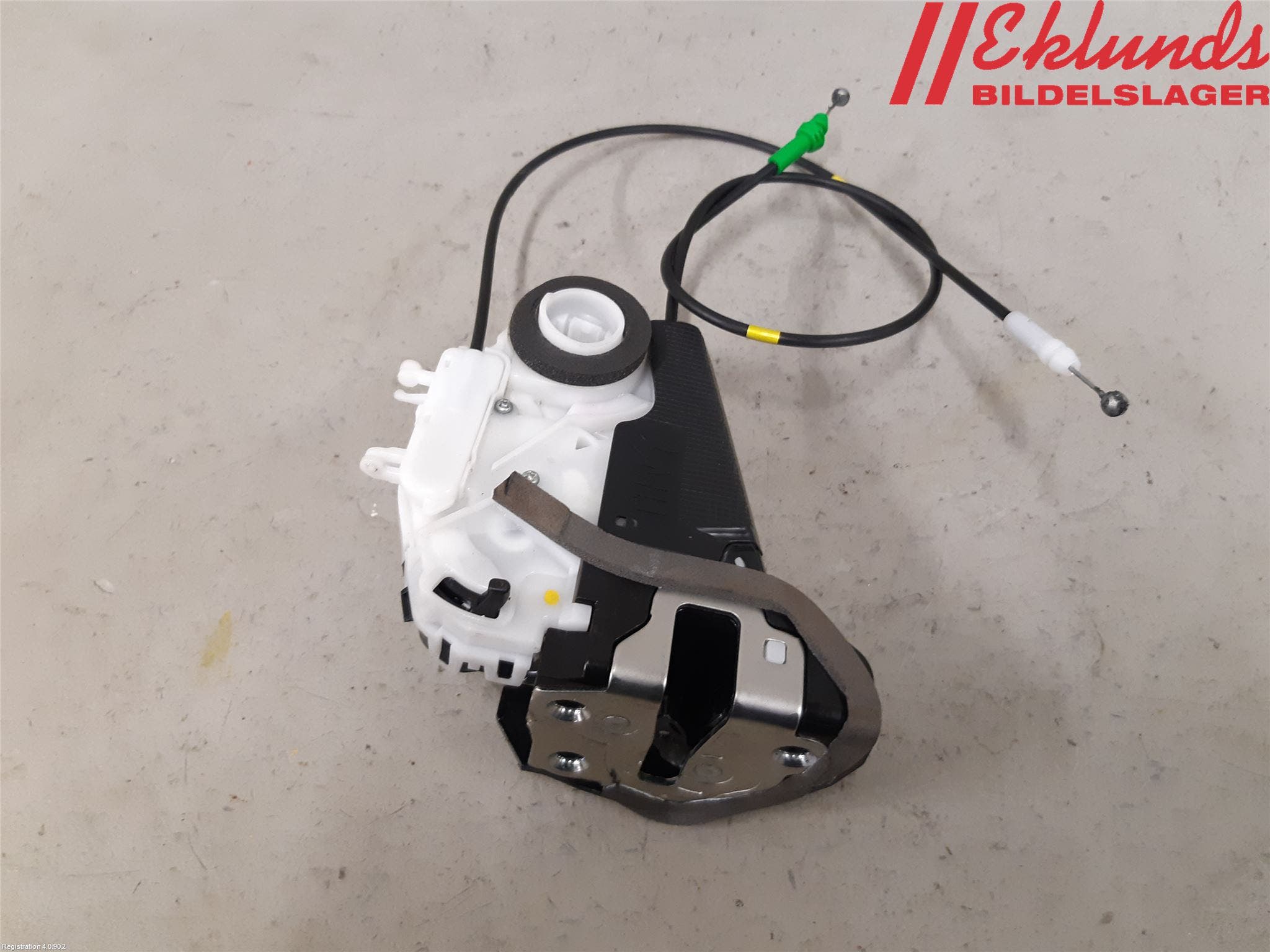 Toyota YARIS XP130 12-14 Låskista-Dörrlås