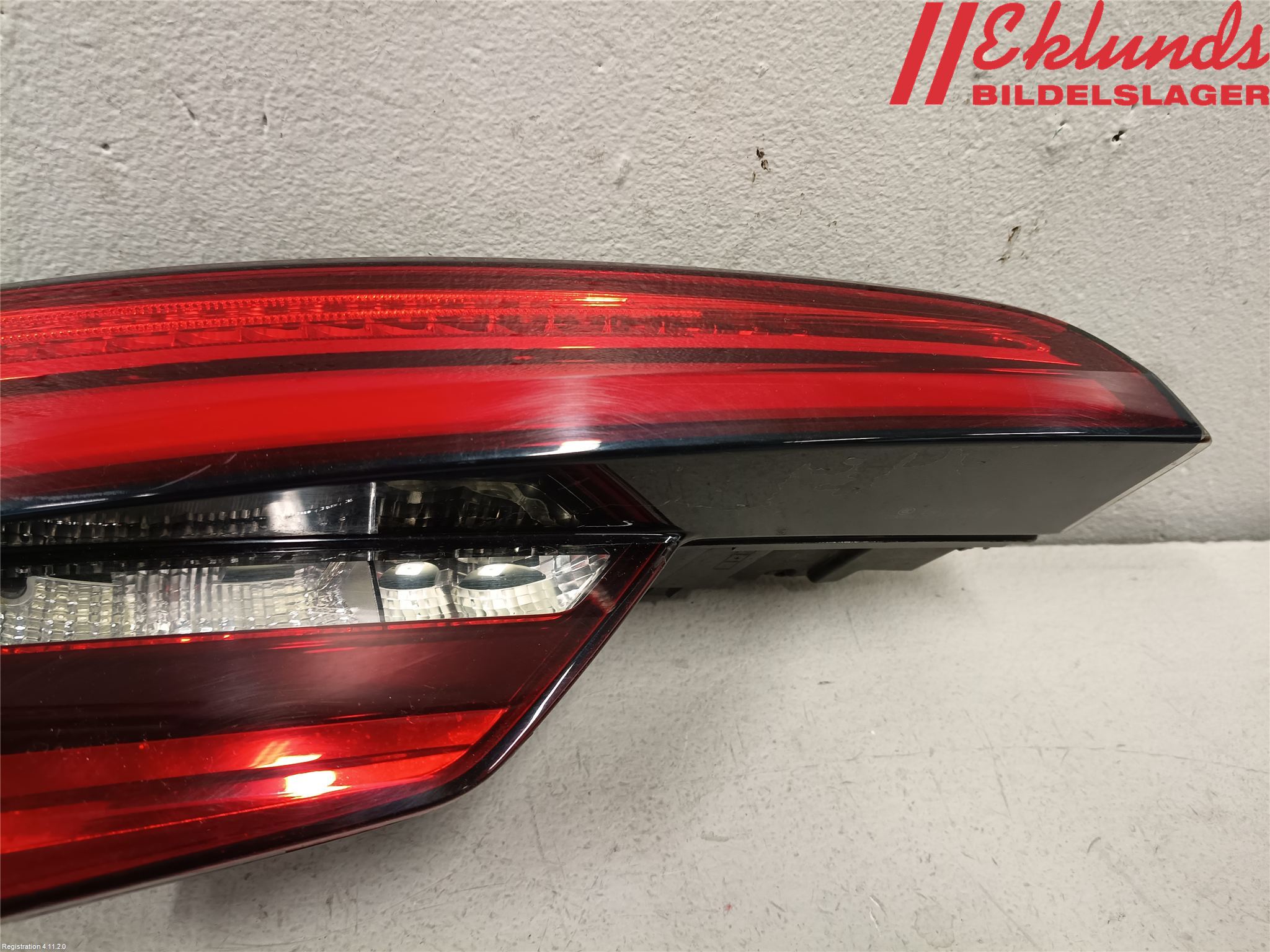 Audi A4/S4 B9 16-19 Bakljus Lucka Vä