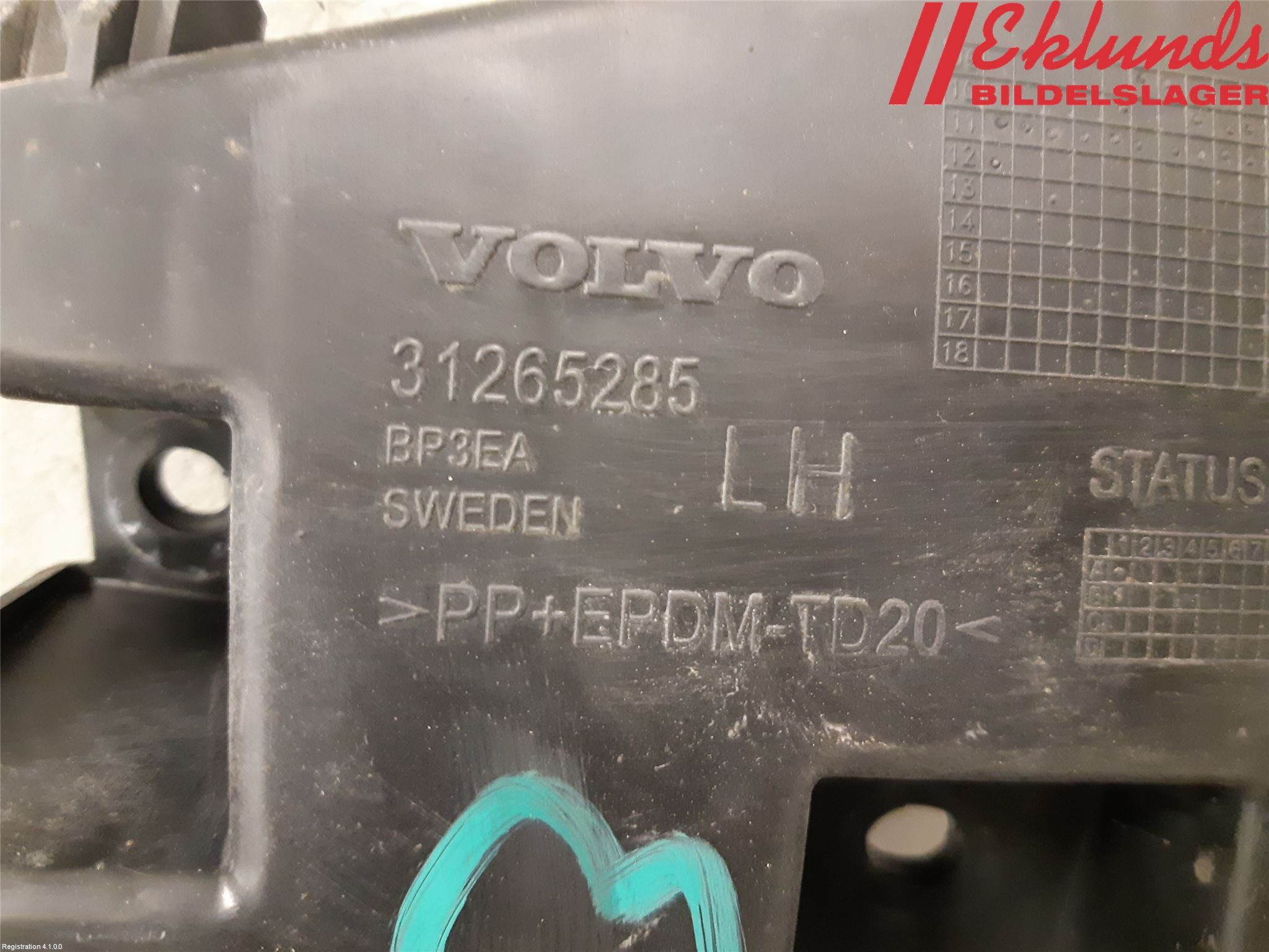 Volvo V60 11-13 Stötfångarfäste Bak Vä