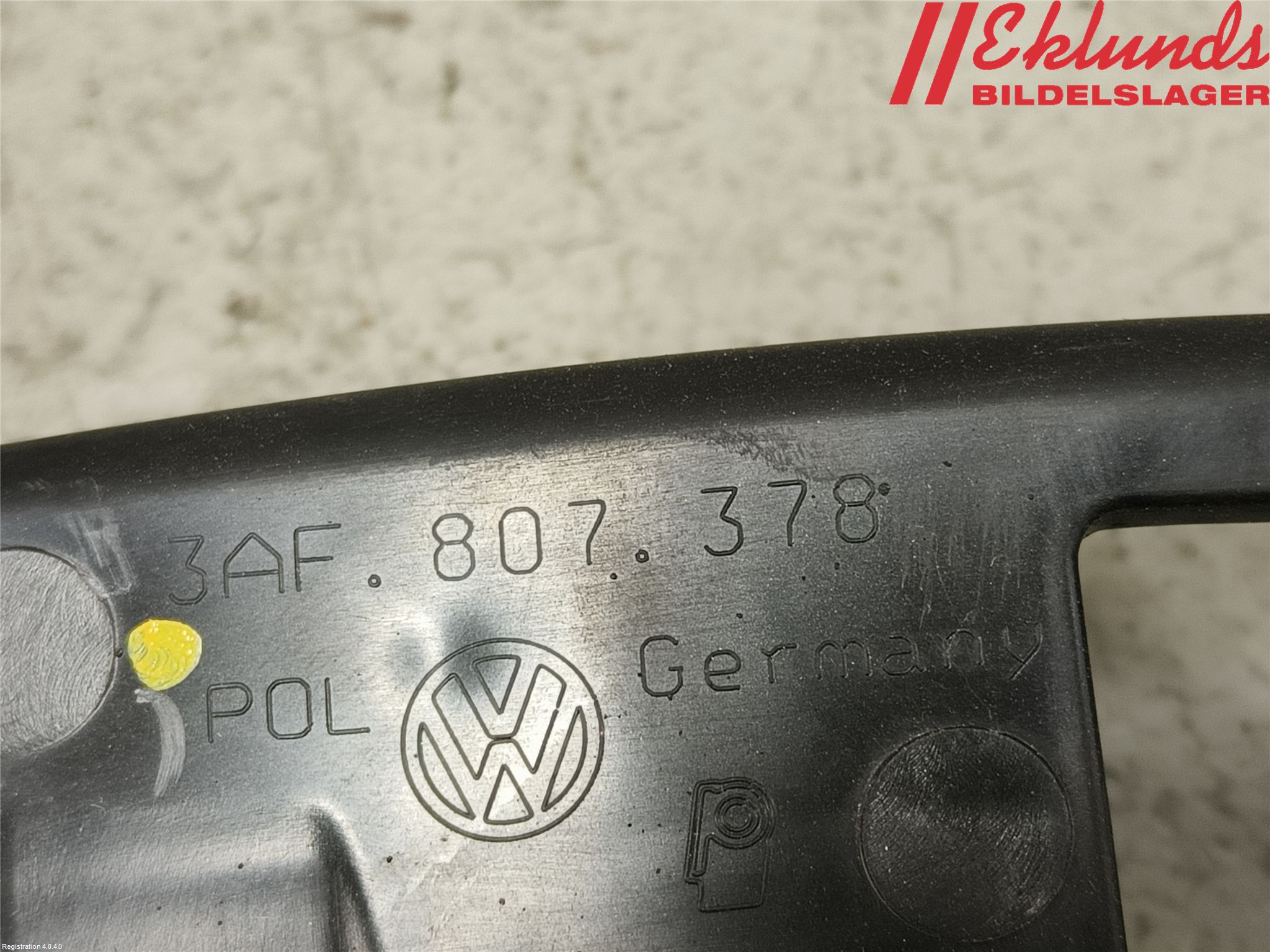 Volkswagen VW PASSAT 11-14 Stötfångarfäste Bak Hö