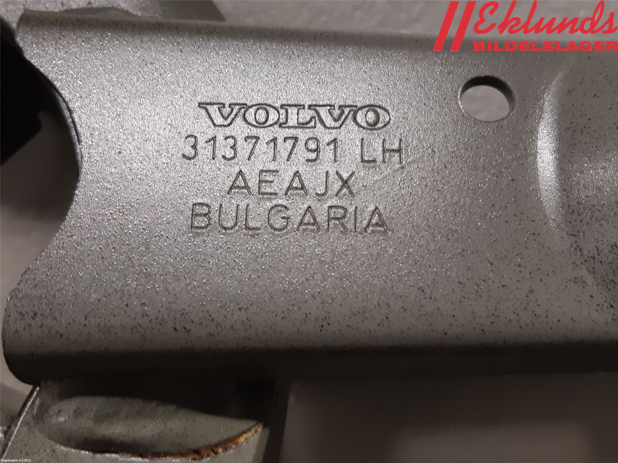 Volvo S90 17->> Bakluckegångjärn Vä