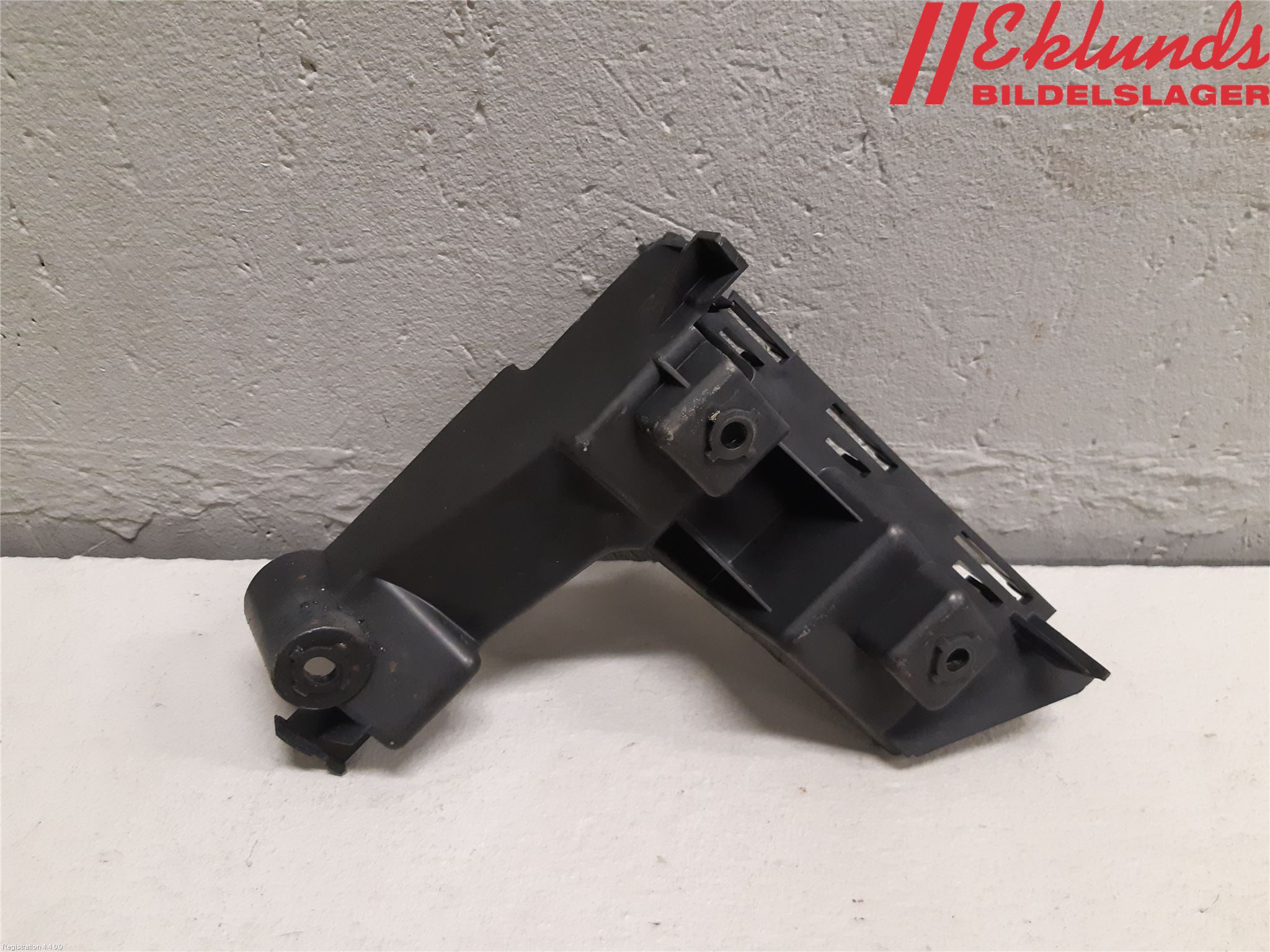 Volvo V70 08-13 Stötfångarfäste Bak Vä