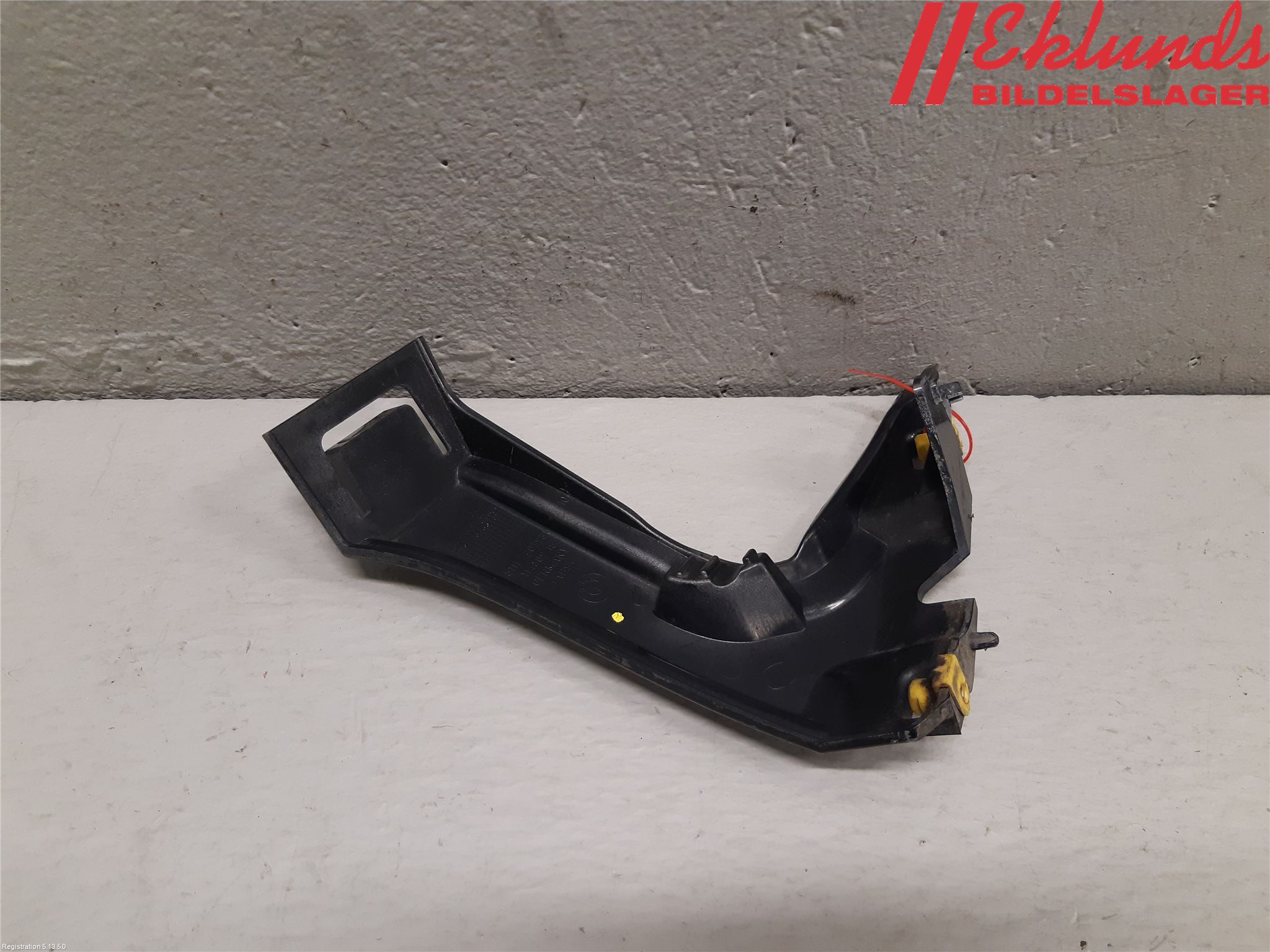 BMW 5 F10/F11/F18 09-17 Skärmfäste Fram Vä
