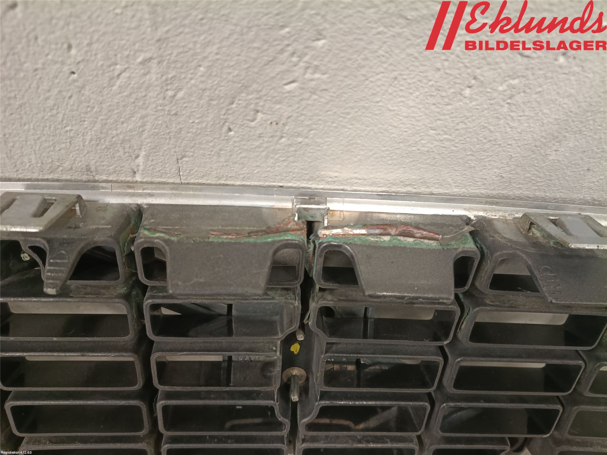 Volvo S60 01-04 Grill Komp