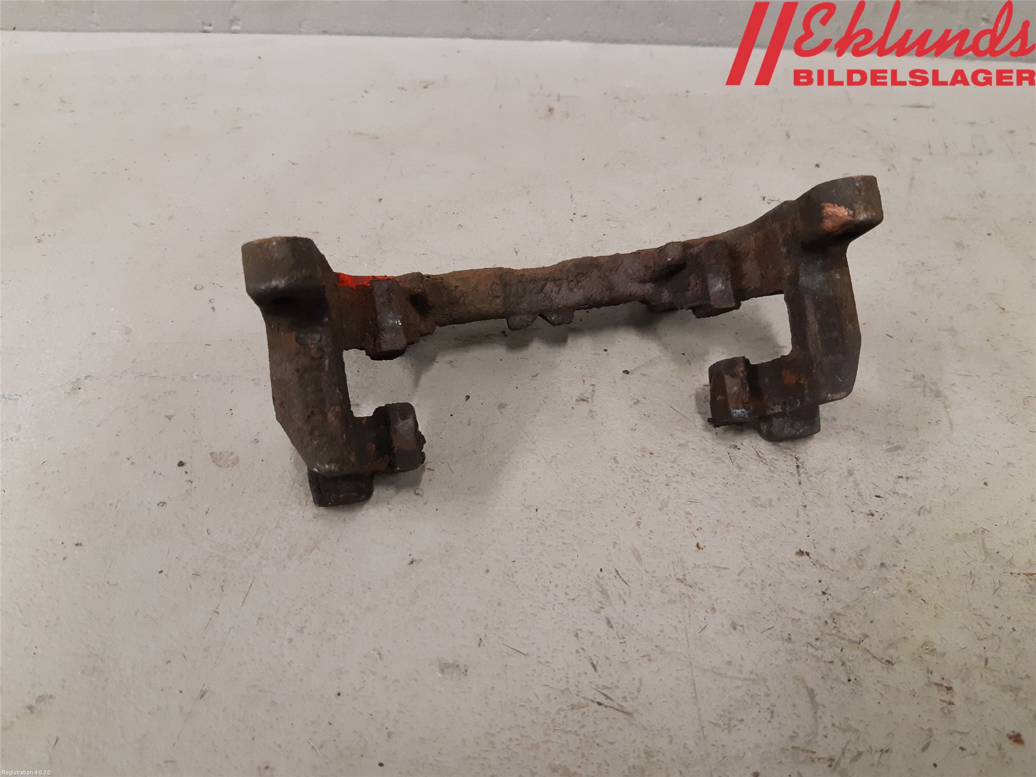 Volvo V90 17->> Bromsokshållare