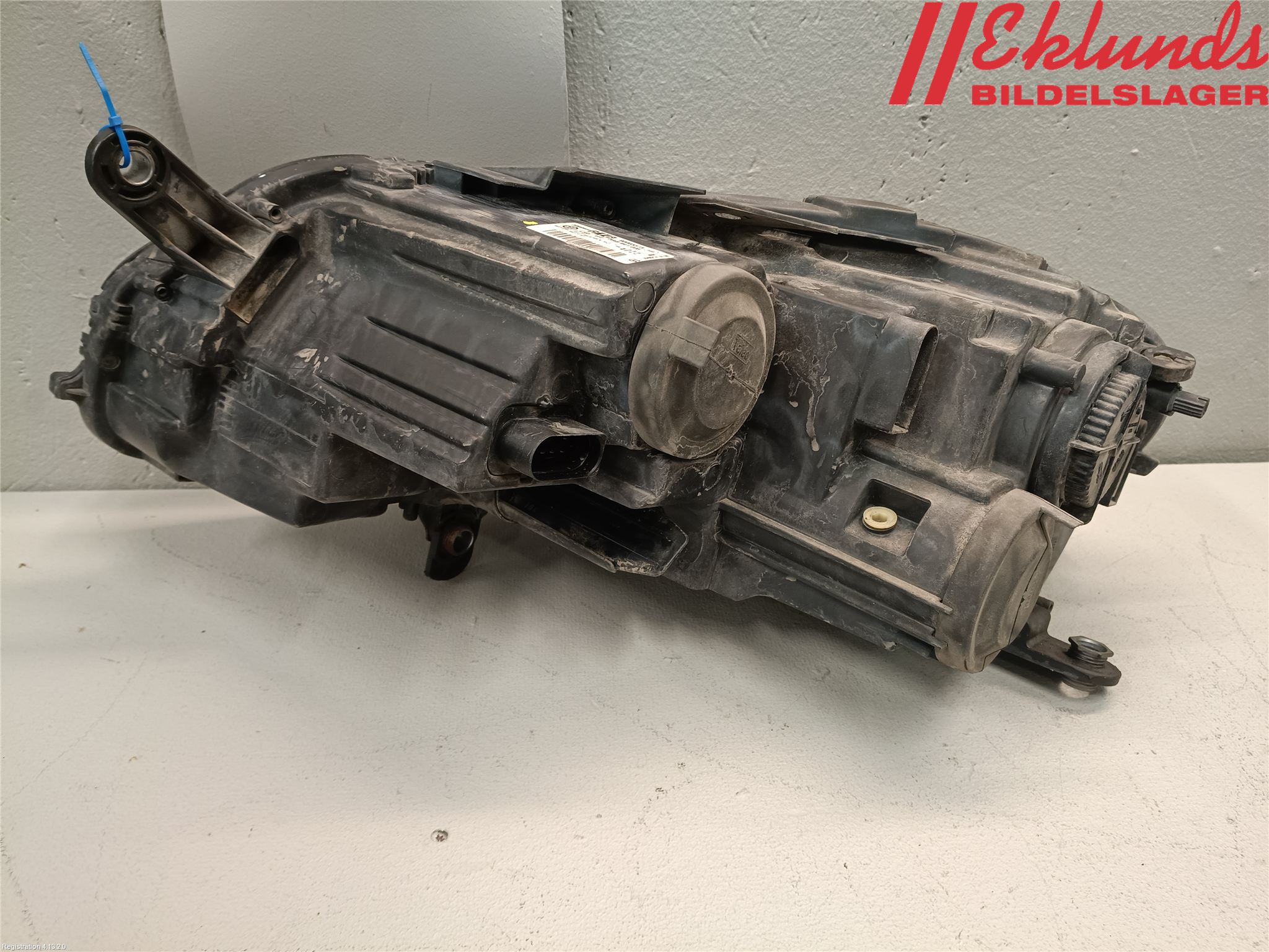 Volkswagen VW PASSAT 11-14 Strålkastare Höger