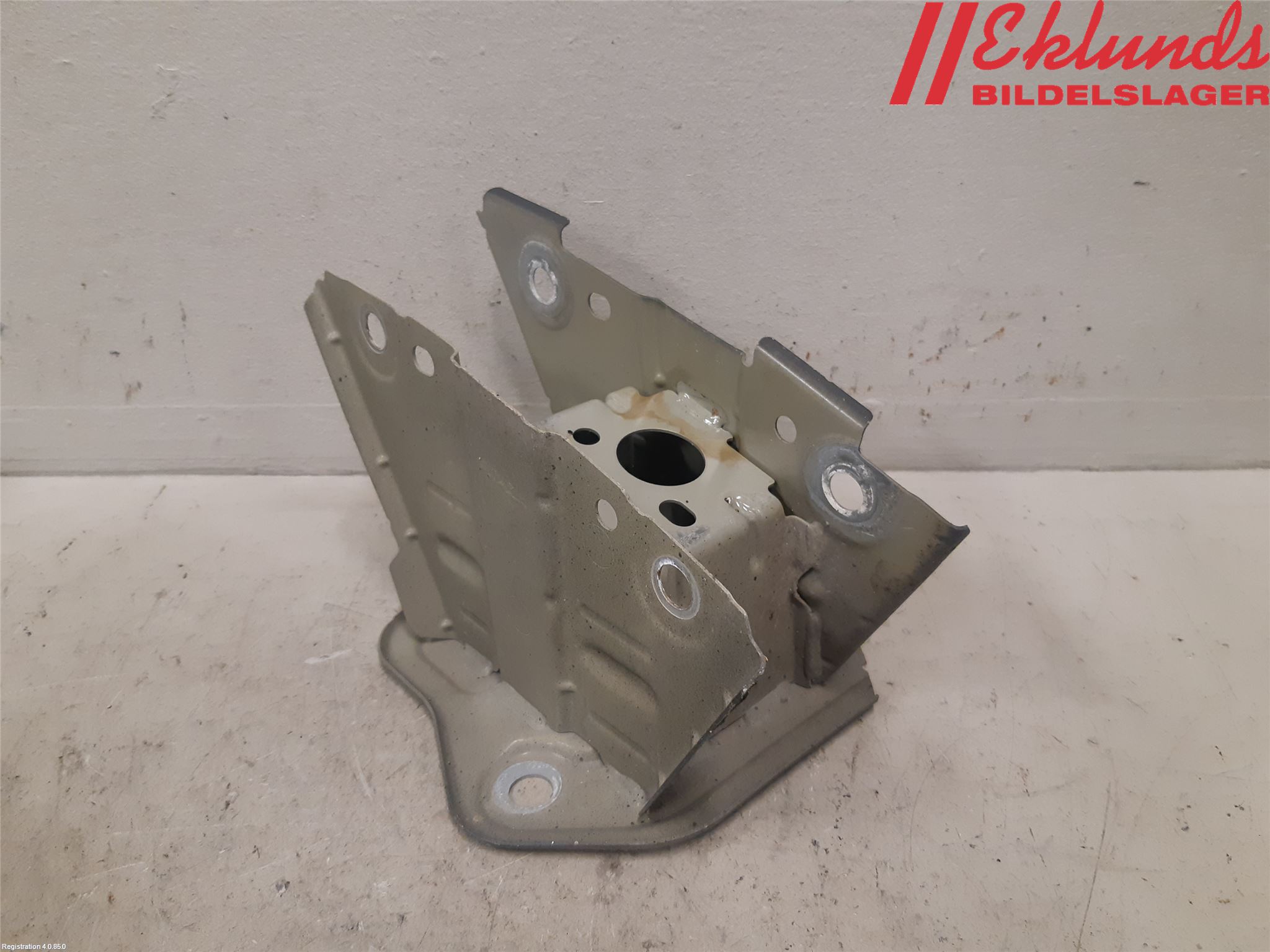 Volvo V90 17->> Stötfångarbärjärn Bak