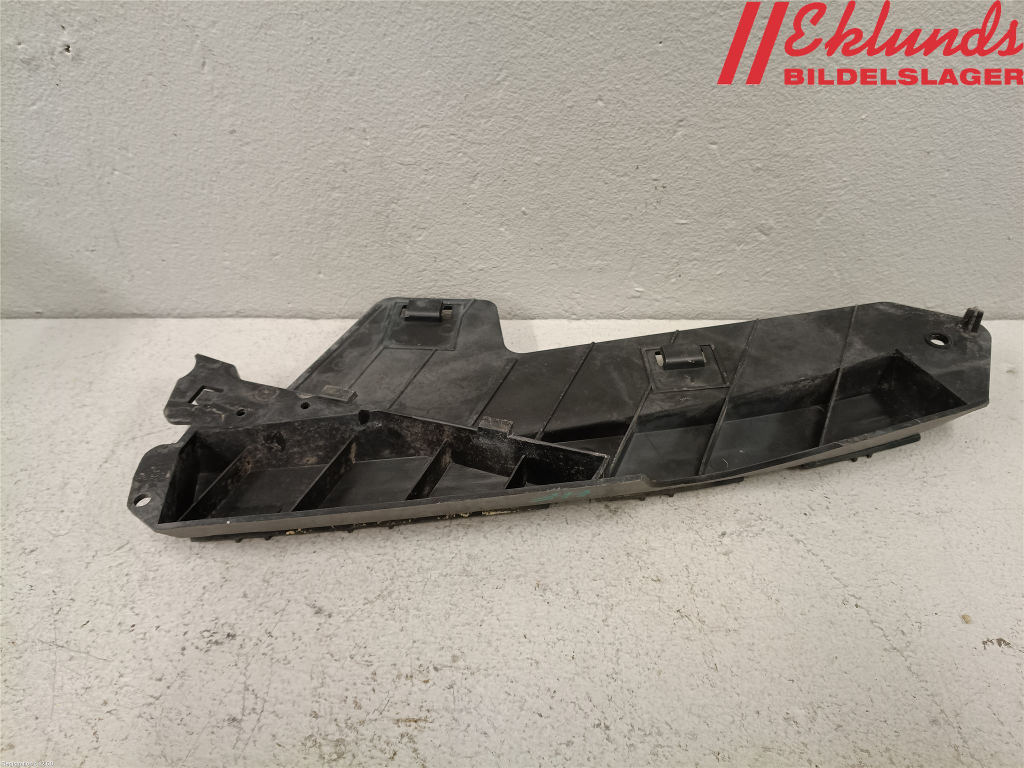 Volvo V70 08-13 Stötfångarfäste Fram Hö