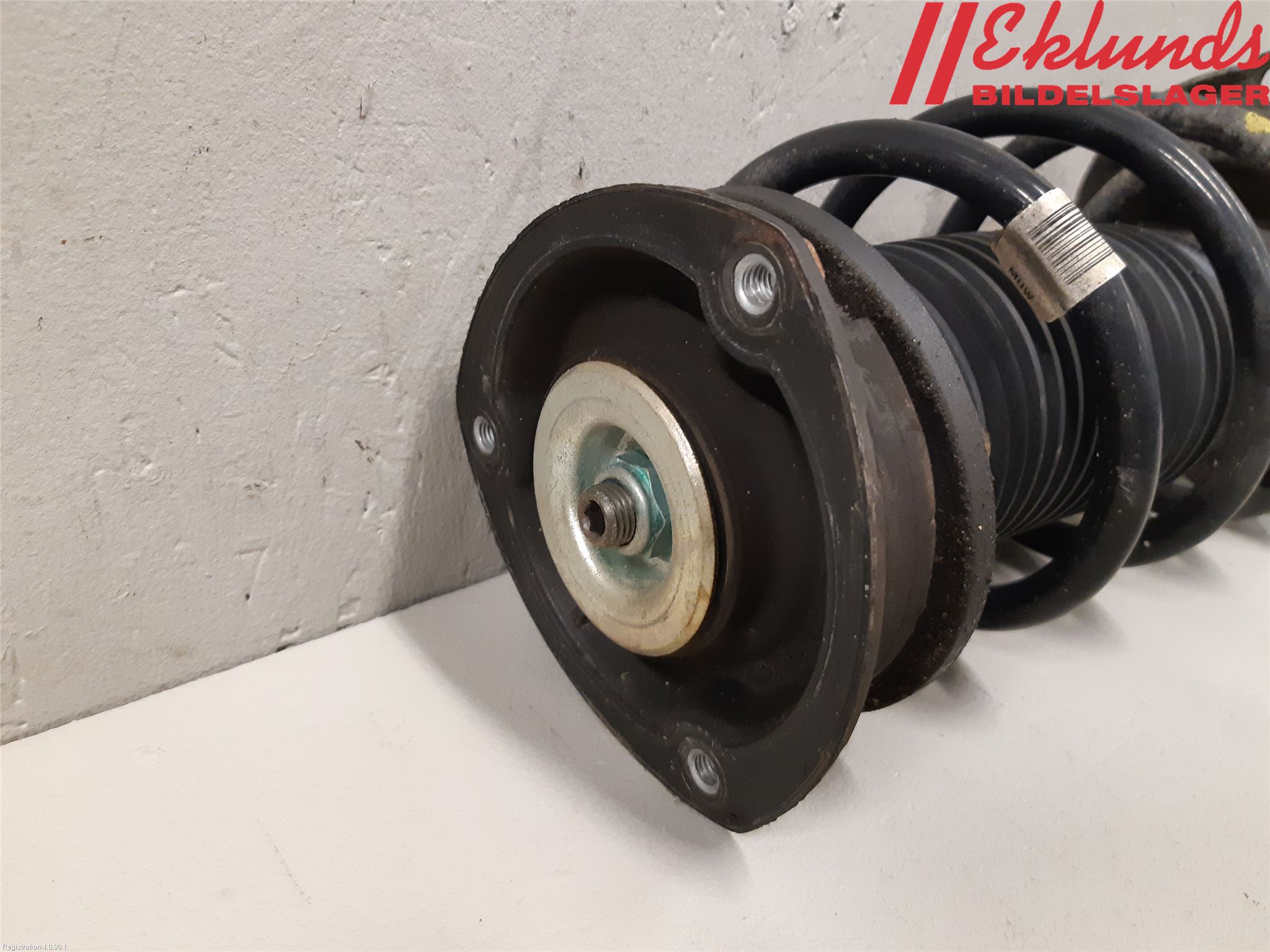 Volkswagen VW PASSAT 15-19 Fjäderben Fram Vänster