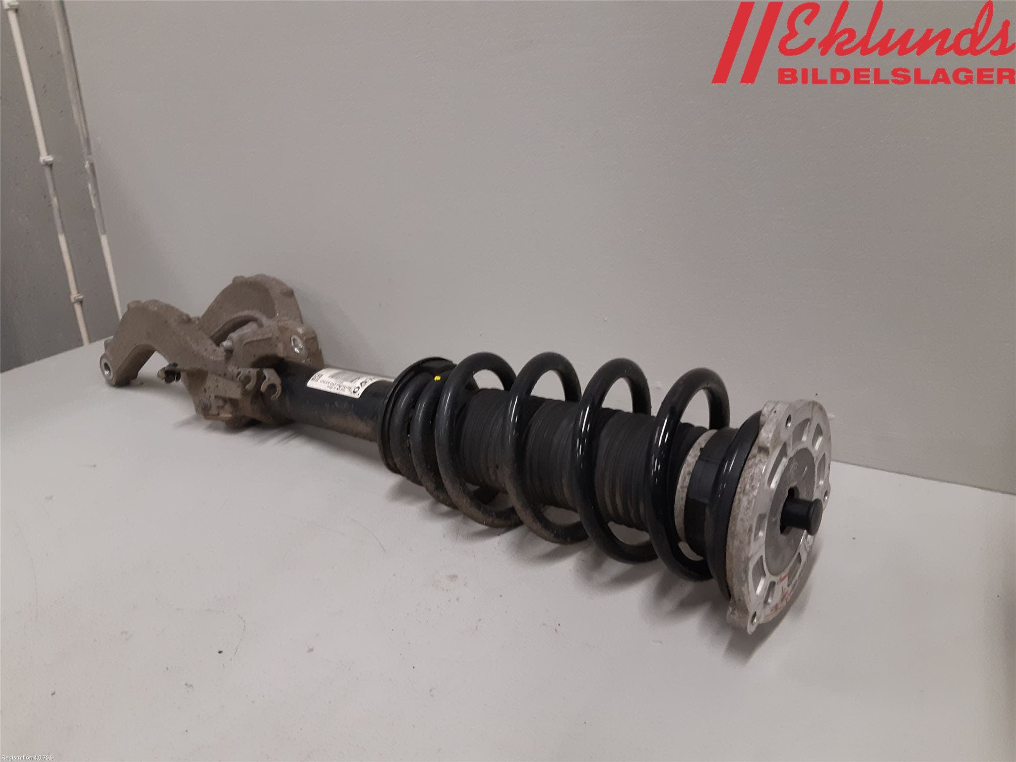 Volvo V90 17->> Fjäderben Fram Höger