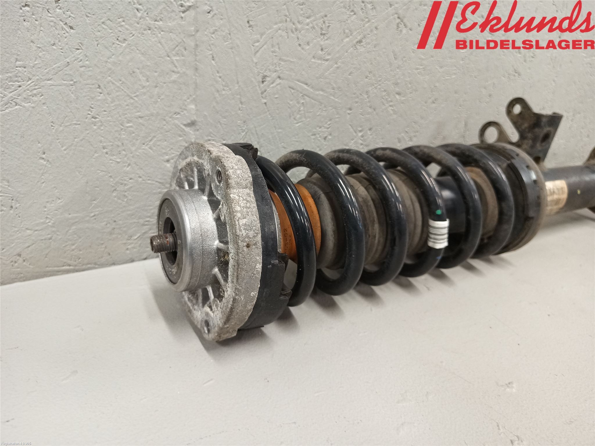 BMW 5 F10/F11/F18 09-17 Fjäderben Fram Vänster