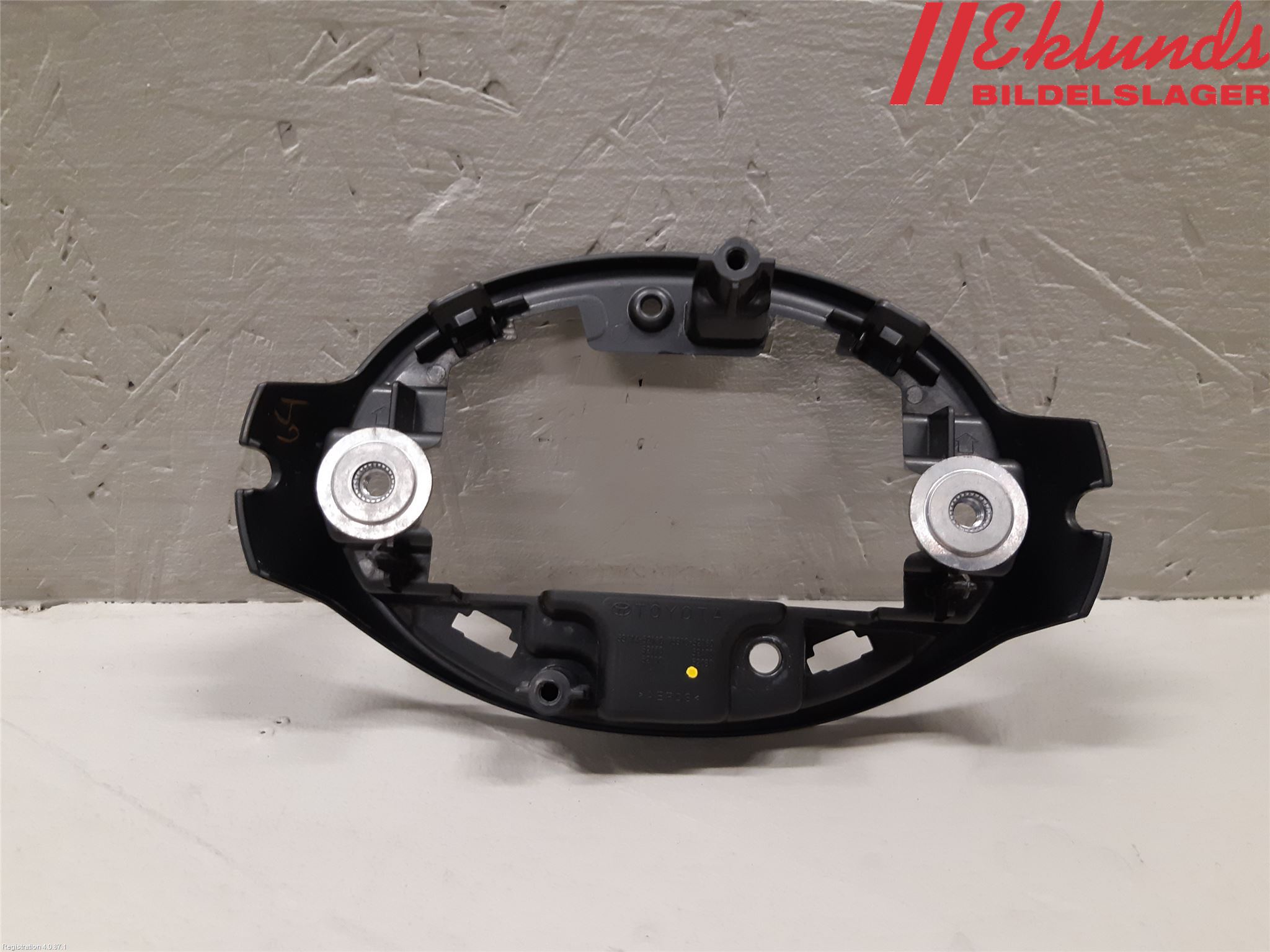 Toyota YARIS XP21 20- Emblem