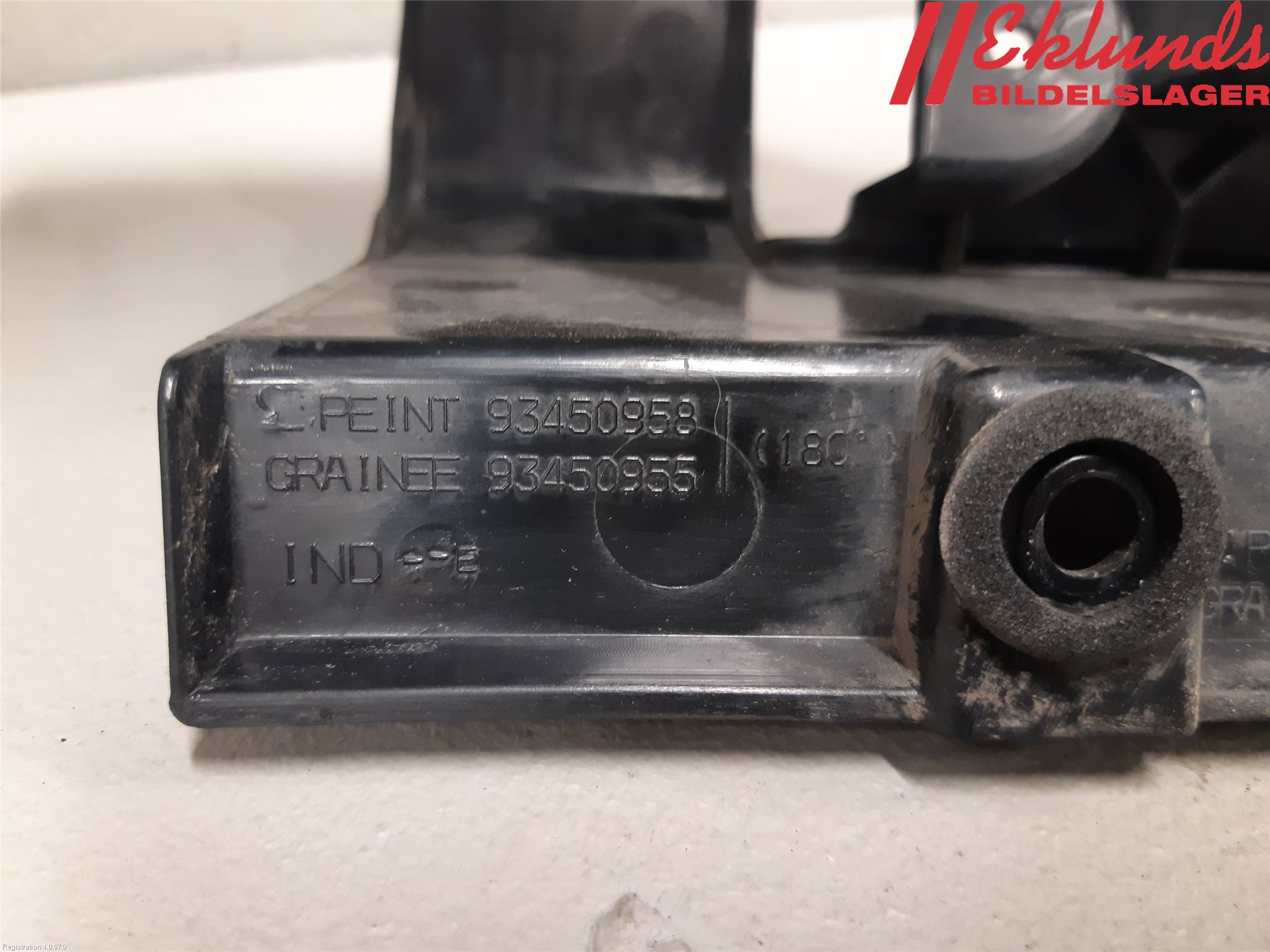 Opel VIVARO 15-19 Bakljussarg