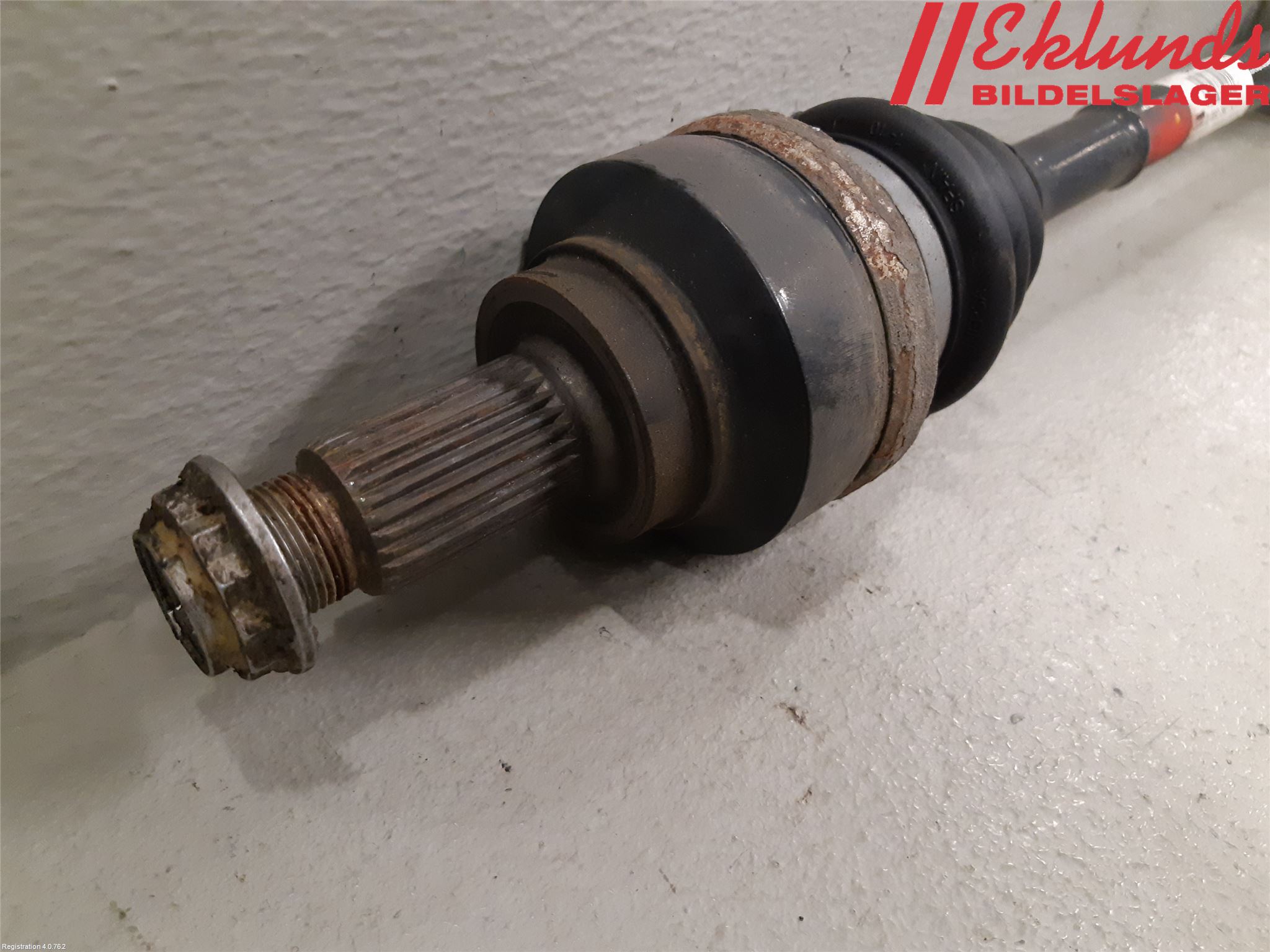 BMW 3 F30/F31/F80 12-19 Drivaxel Bak Vänster