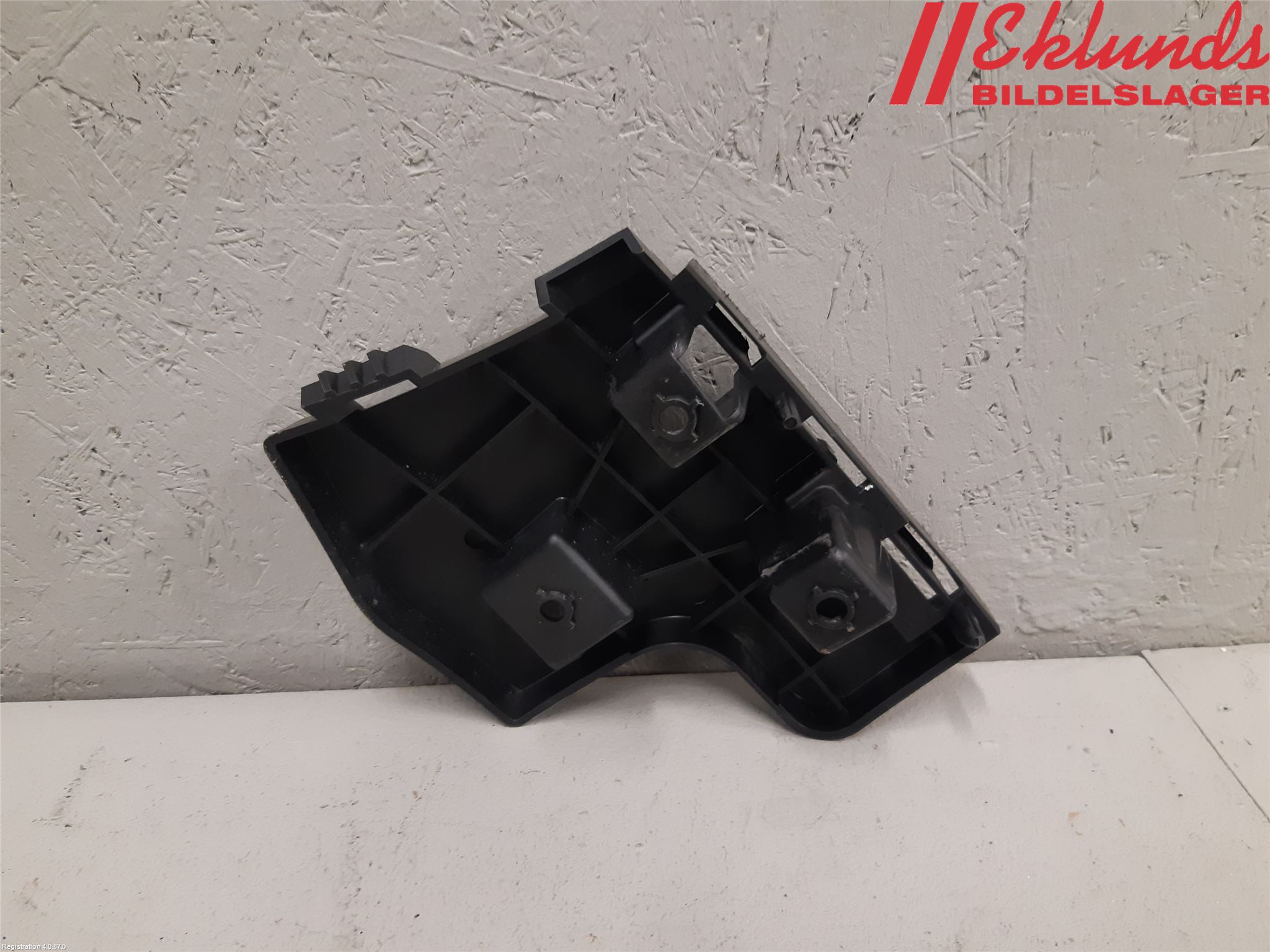 Volvo V60 11-13 Stötfångarfäste Bak Vä