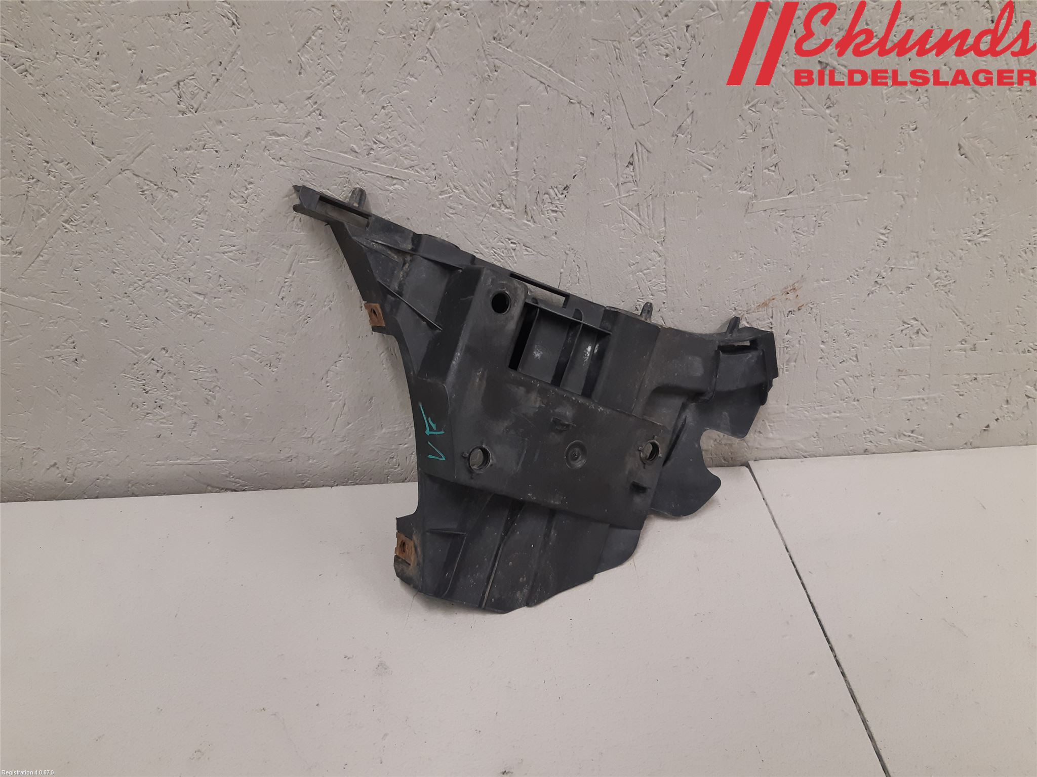 Volvo V70 08-13 Stötfångarfäste Fram Vä