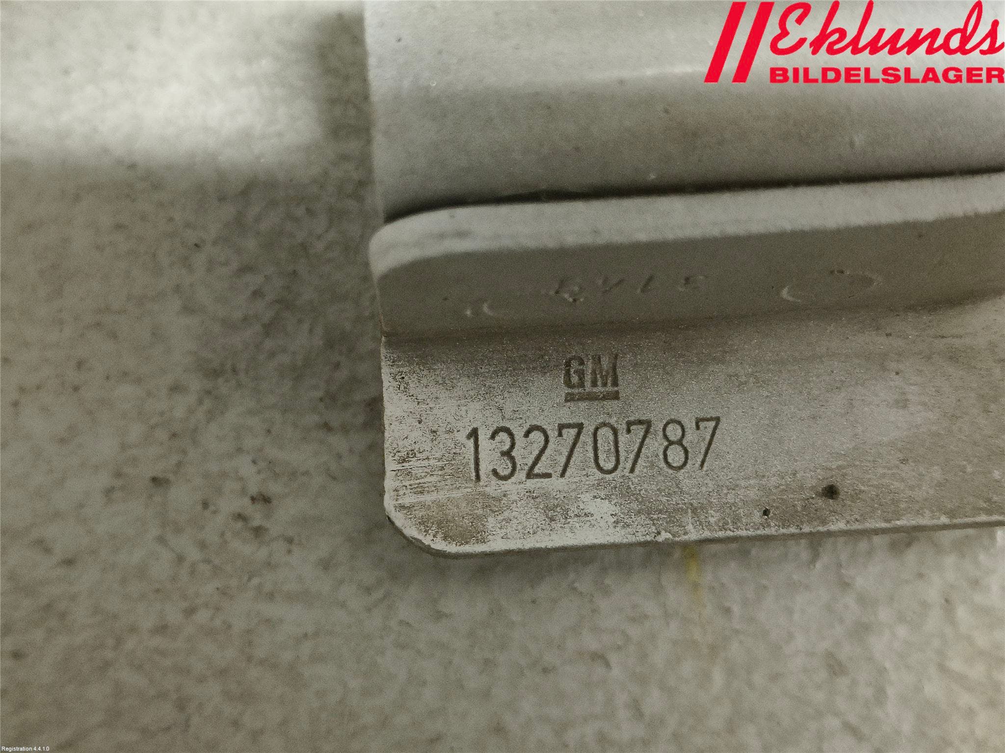 Opel ASTRA J 10-15 Huvgångjärn