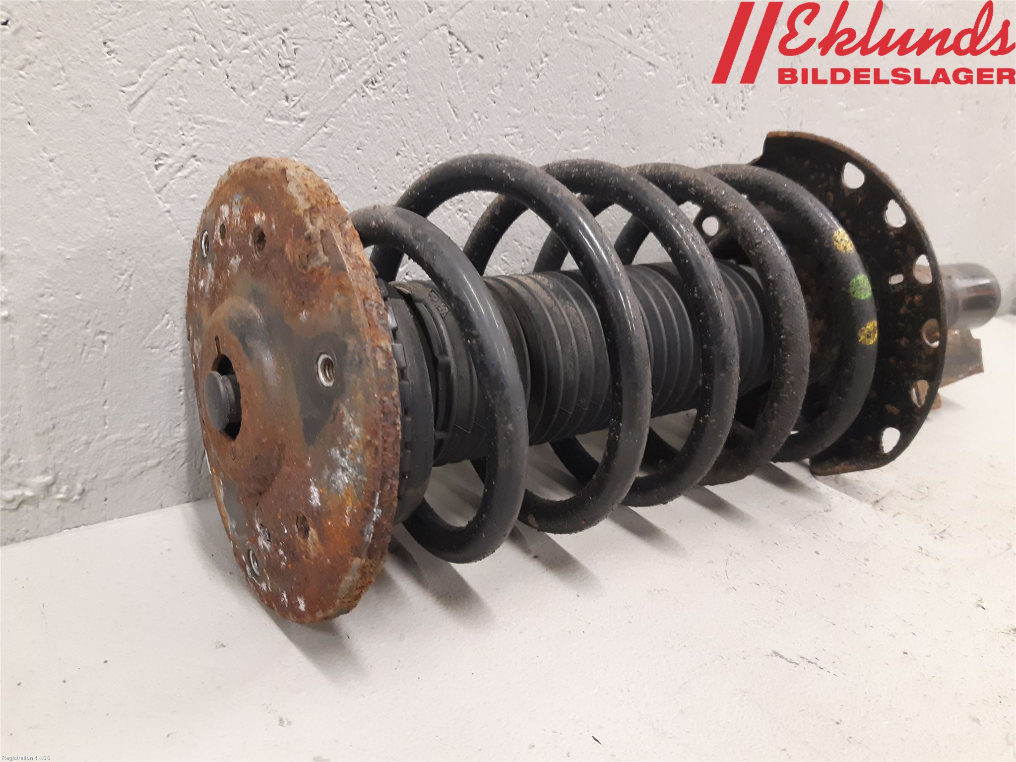 Volvo V70 14-16 Fjäderben Fram Vänster