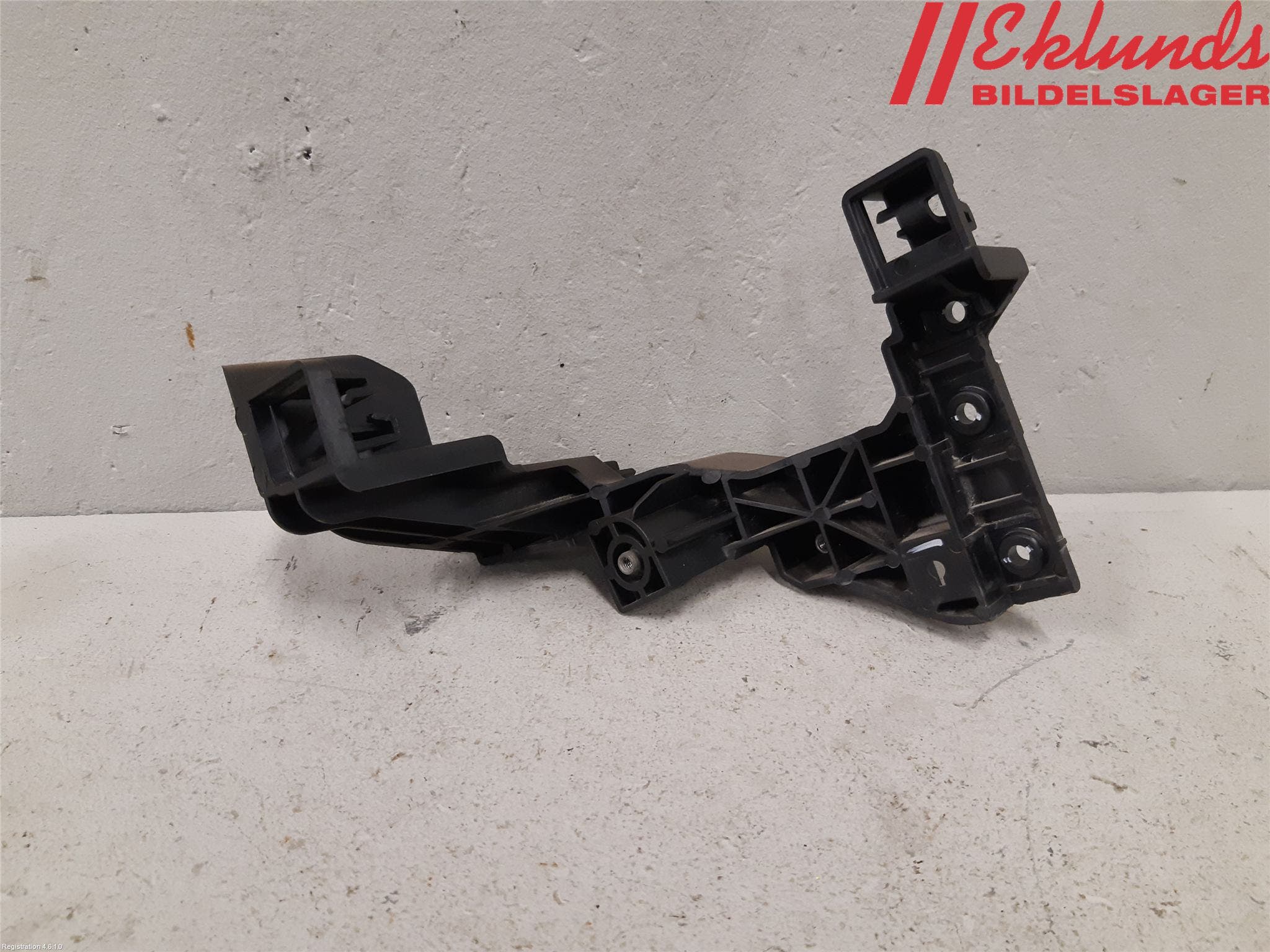 Kia CEED 12-18 Strålkast Fästsarg