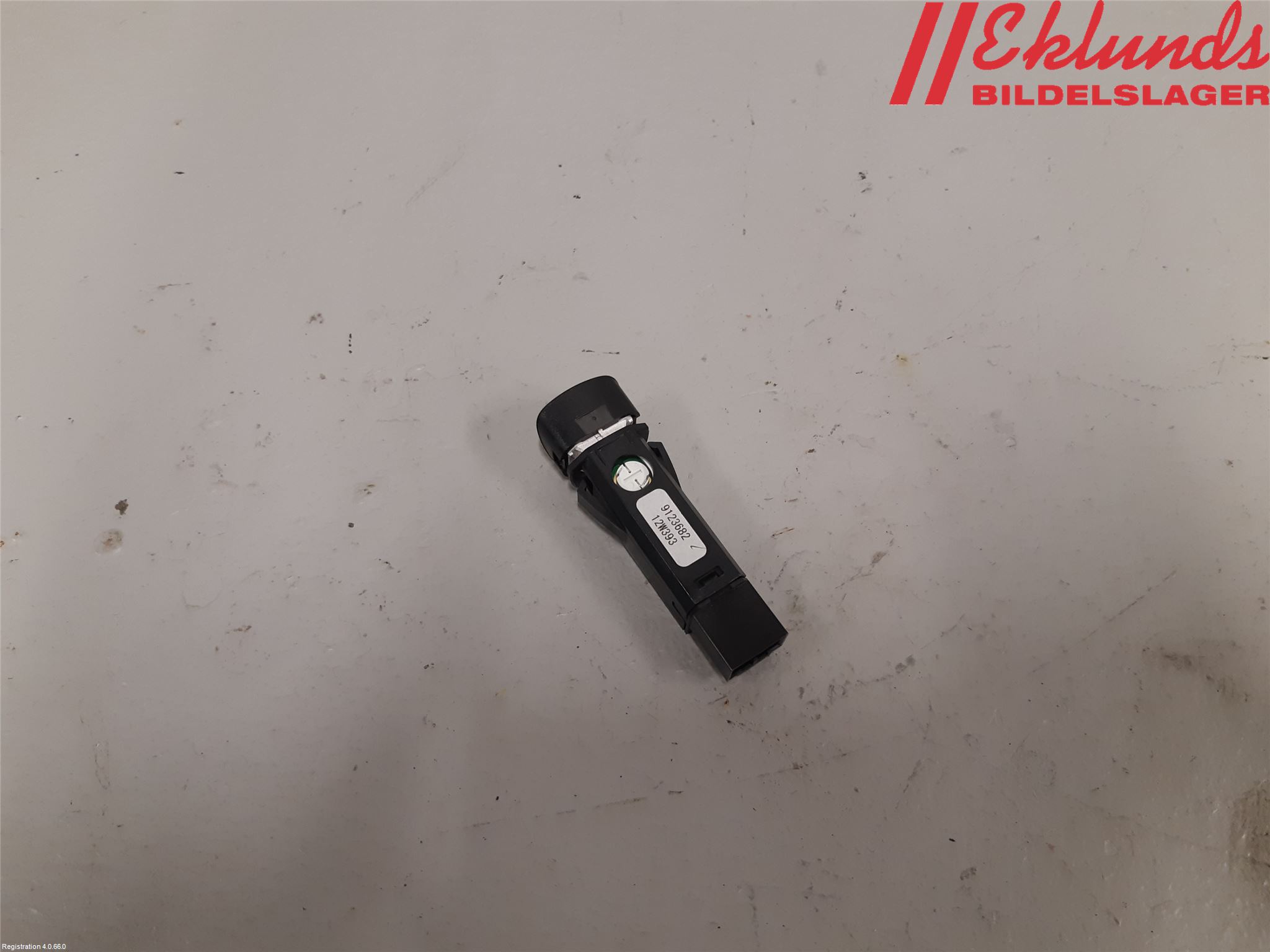 Volvo V40 12-19 Strömställare Varnings