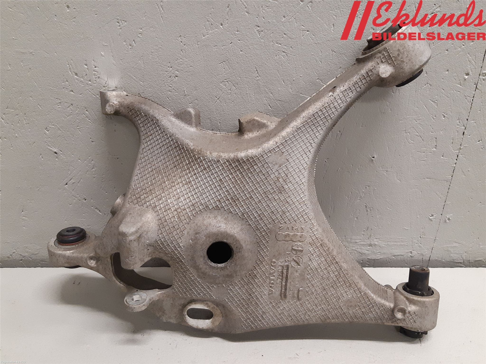 Volvo V90 17->> Bärarm Bak Höger