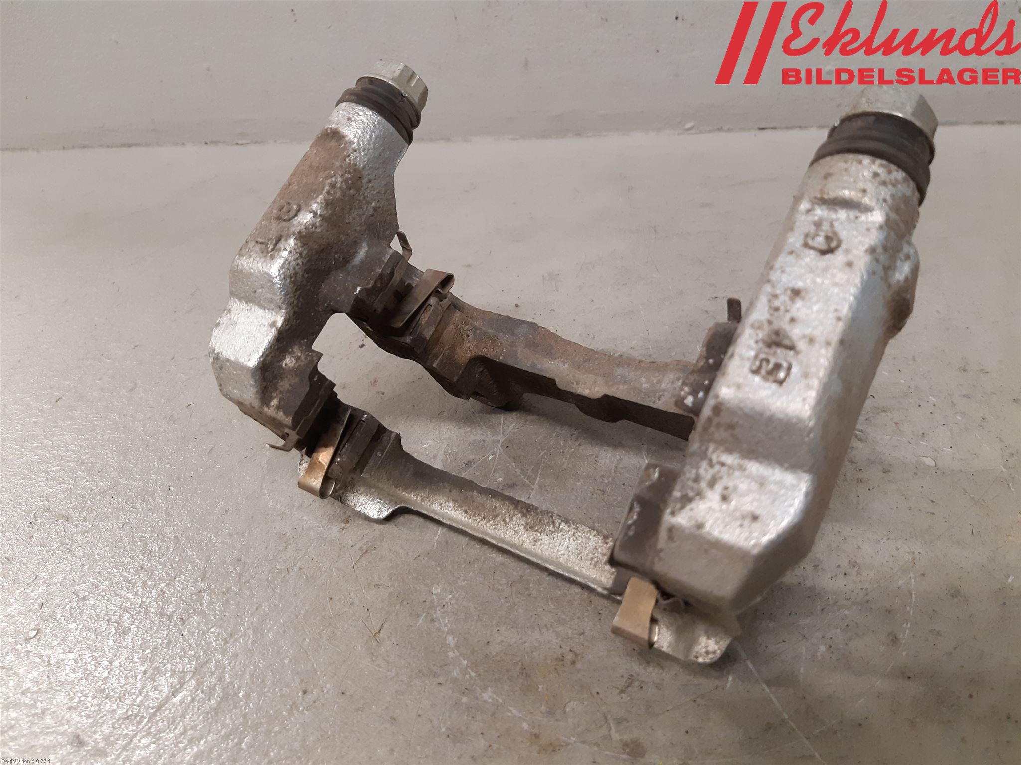 Toyota RAV4 19- Bromsokshållare