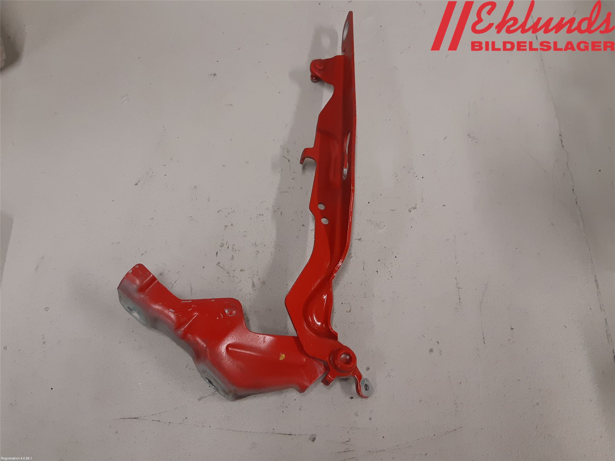 Volvo V70 08-13 Huvgångjärn