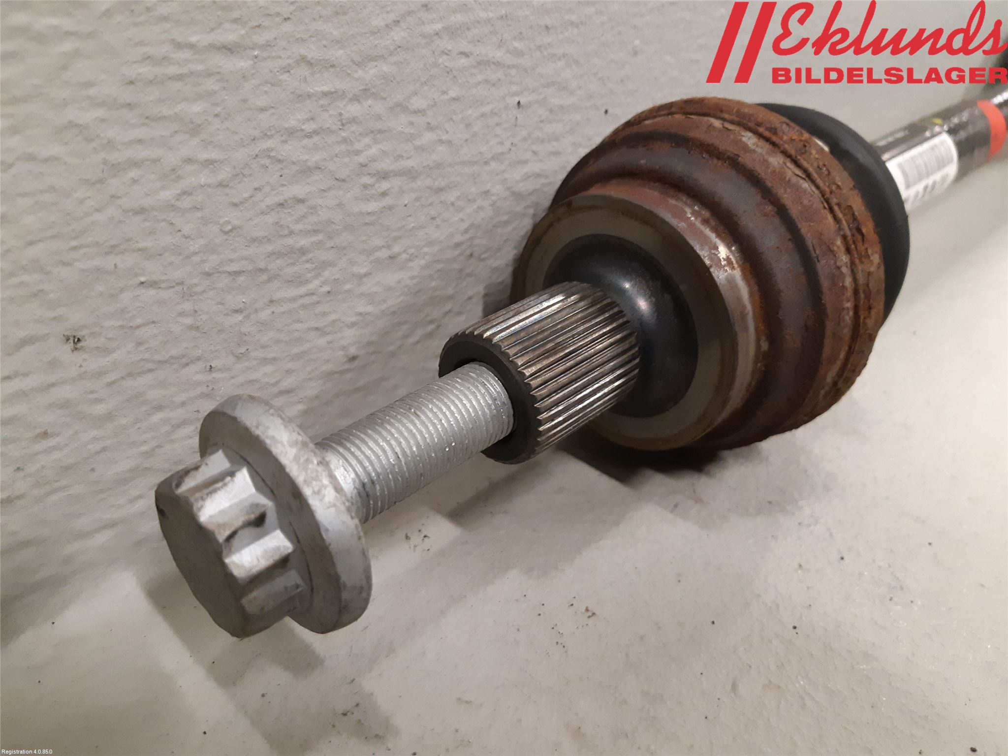 Volkswagen VW PASSAT 15-19 Drivaxel Bak Vänster