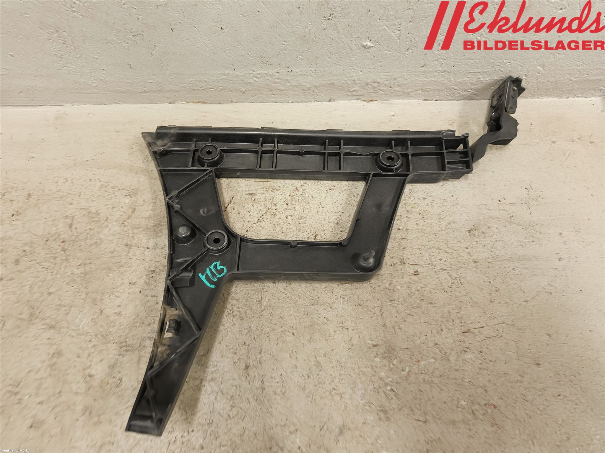 Audi A4 12-15 Stötfångarfäste Bak Hö