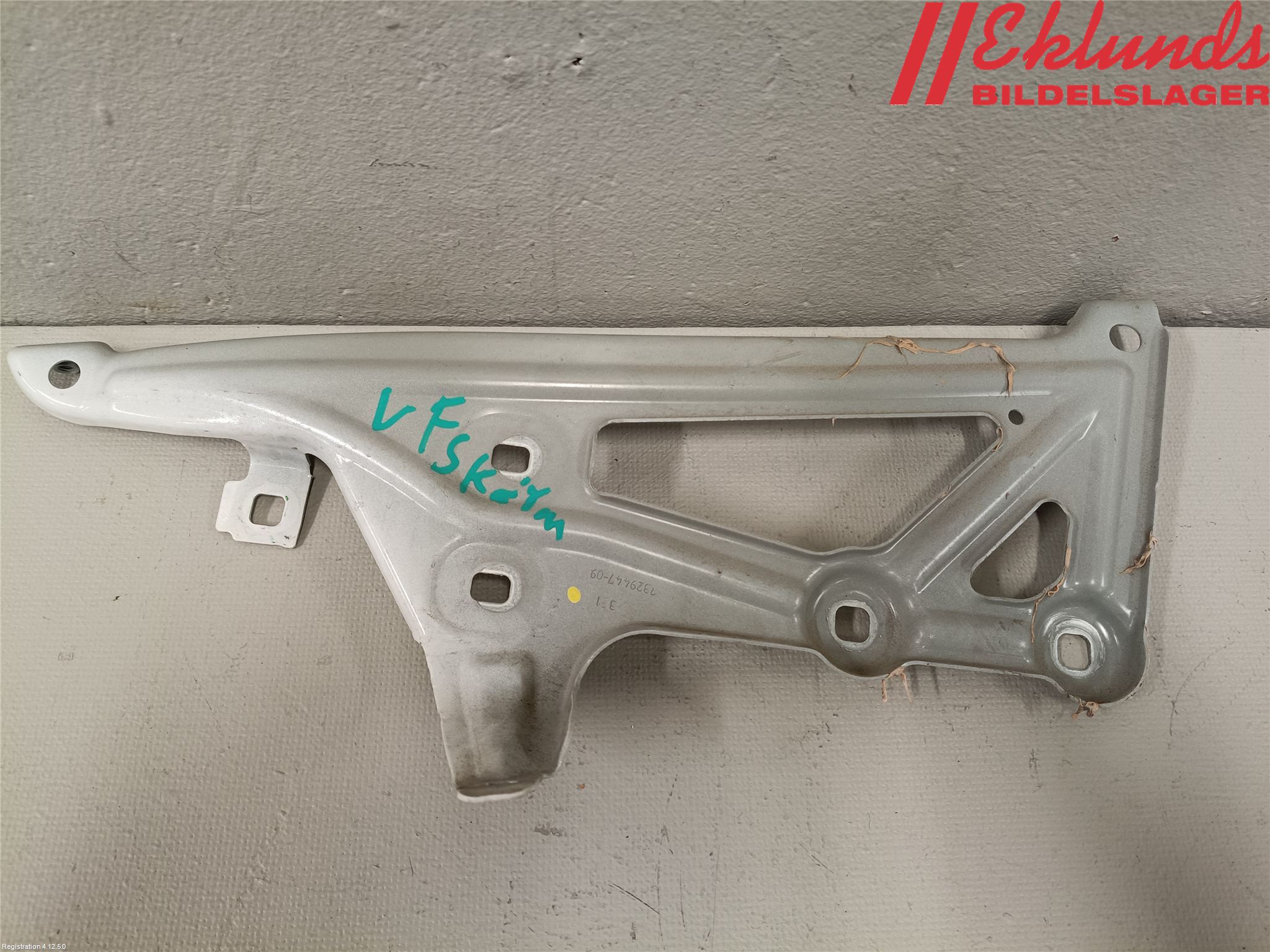 BMW X1 F48 15-22 Skärmfäste Fram Vä