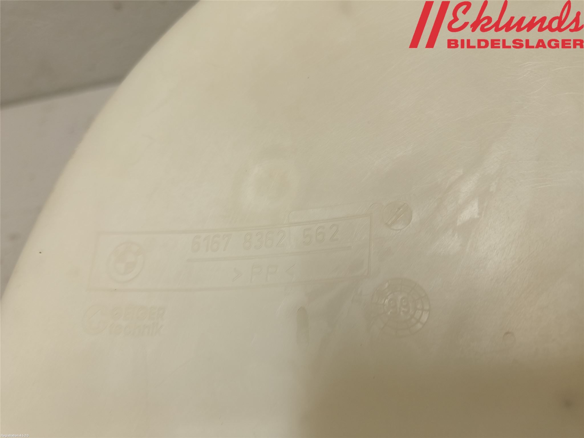 BMW 3 E46      98-05 Spolartank Vindruta