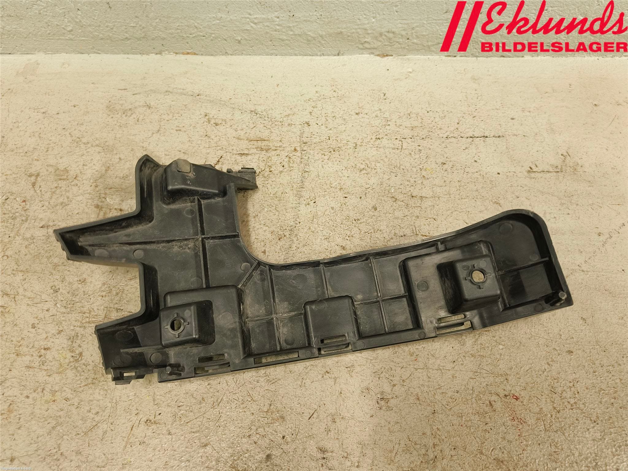 Volvo S60 11-13 Stötfångarfäste Bak Hö