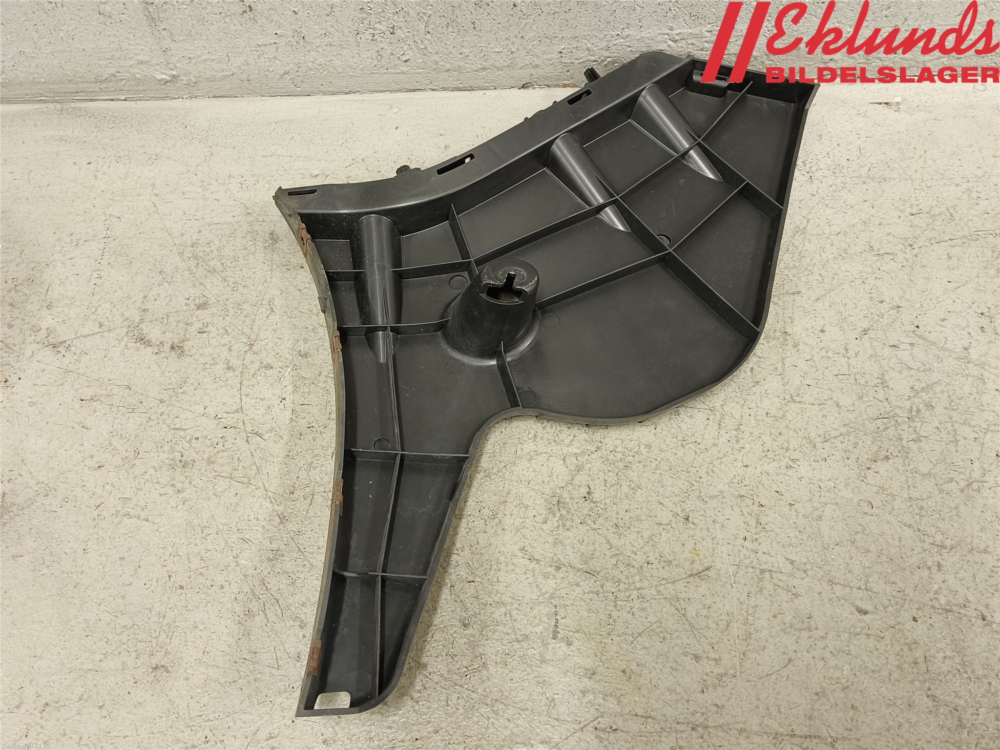 Volvo V60 14-18 Stötfångarfäste Bak Hö