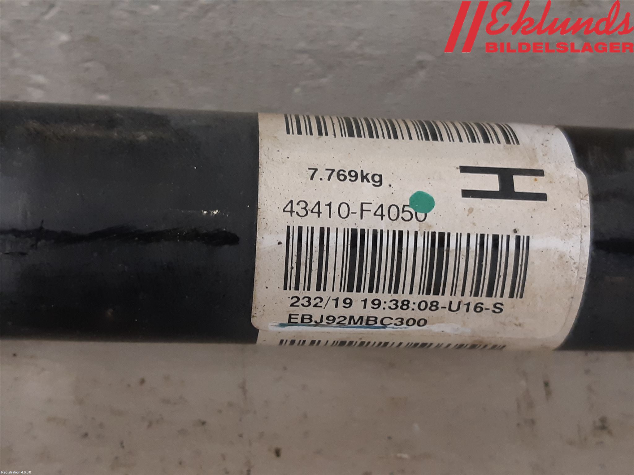 Toyota C-HR 16-23 Drivaxel Fram Höger