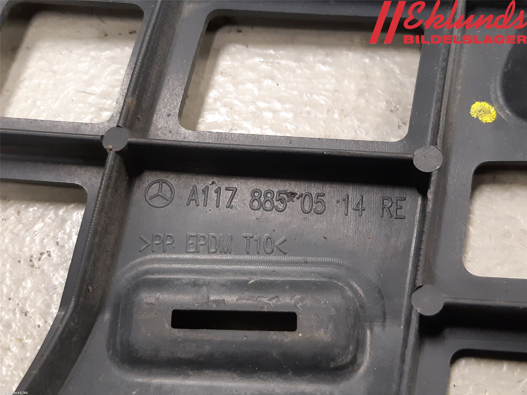 Mercedes-Benz MB CLA-KLASS (C117/X117) 13-19 Stötfångarfäste Bak Hö